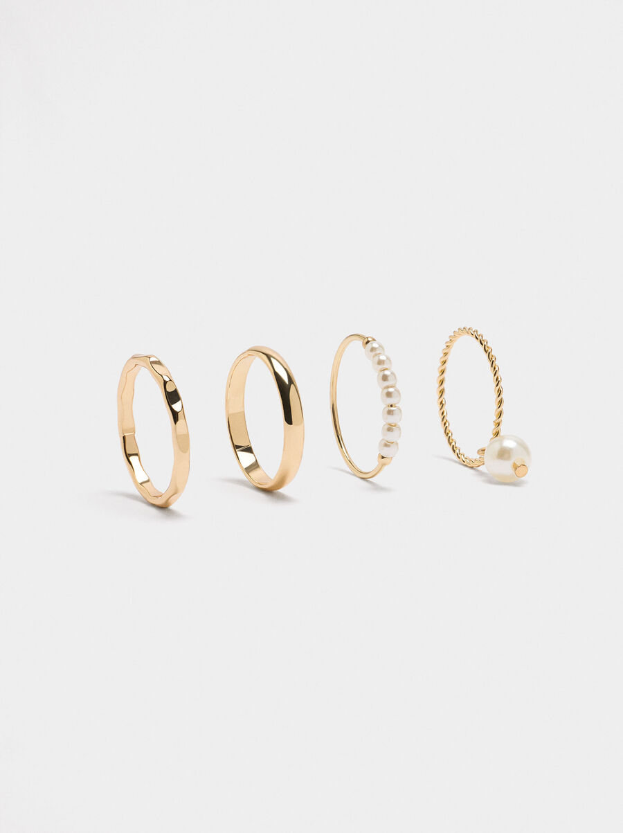 Set of rings with pearls