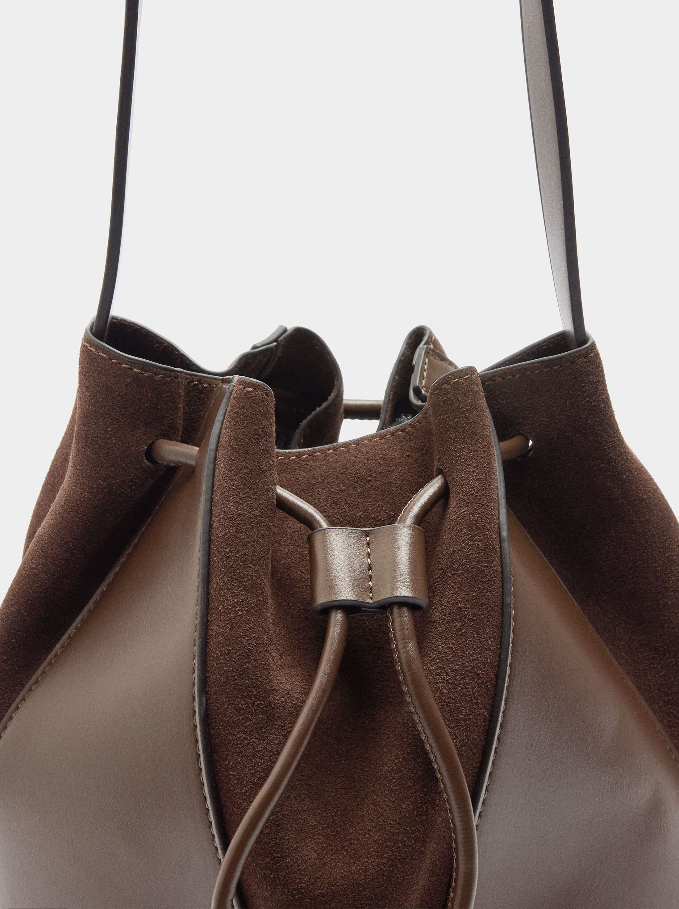 Bucket bag with leather M image number 1.0