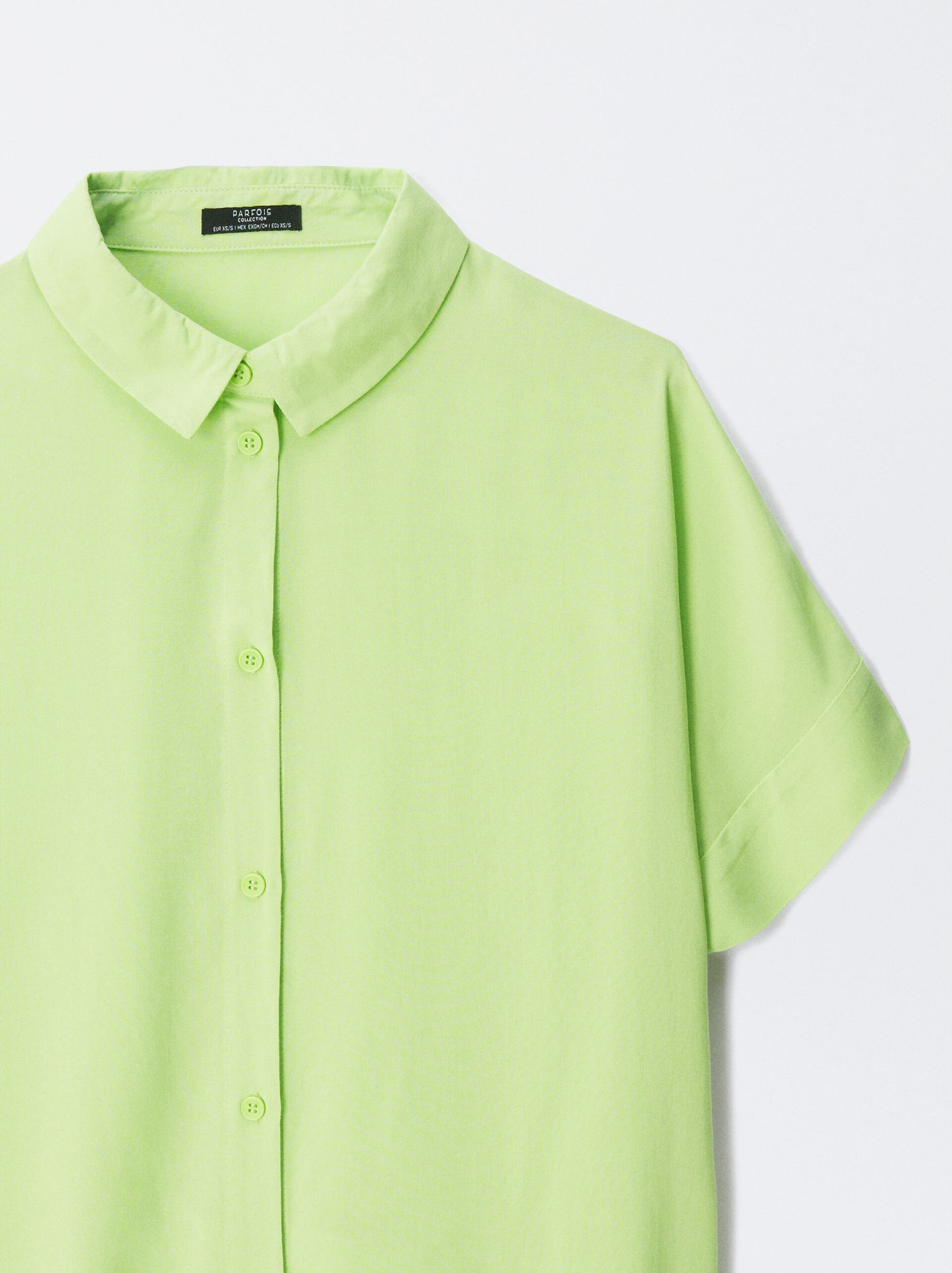 Short-Sleeved Shirt With Buttons image number 6.0