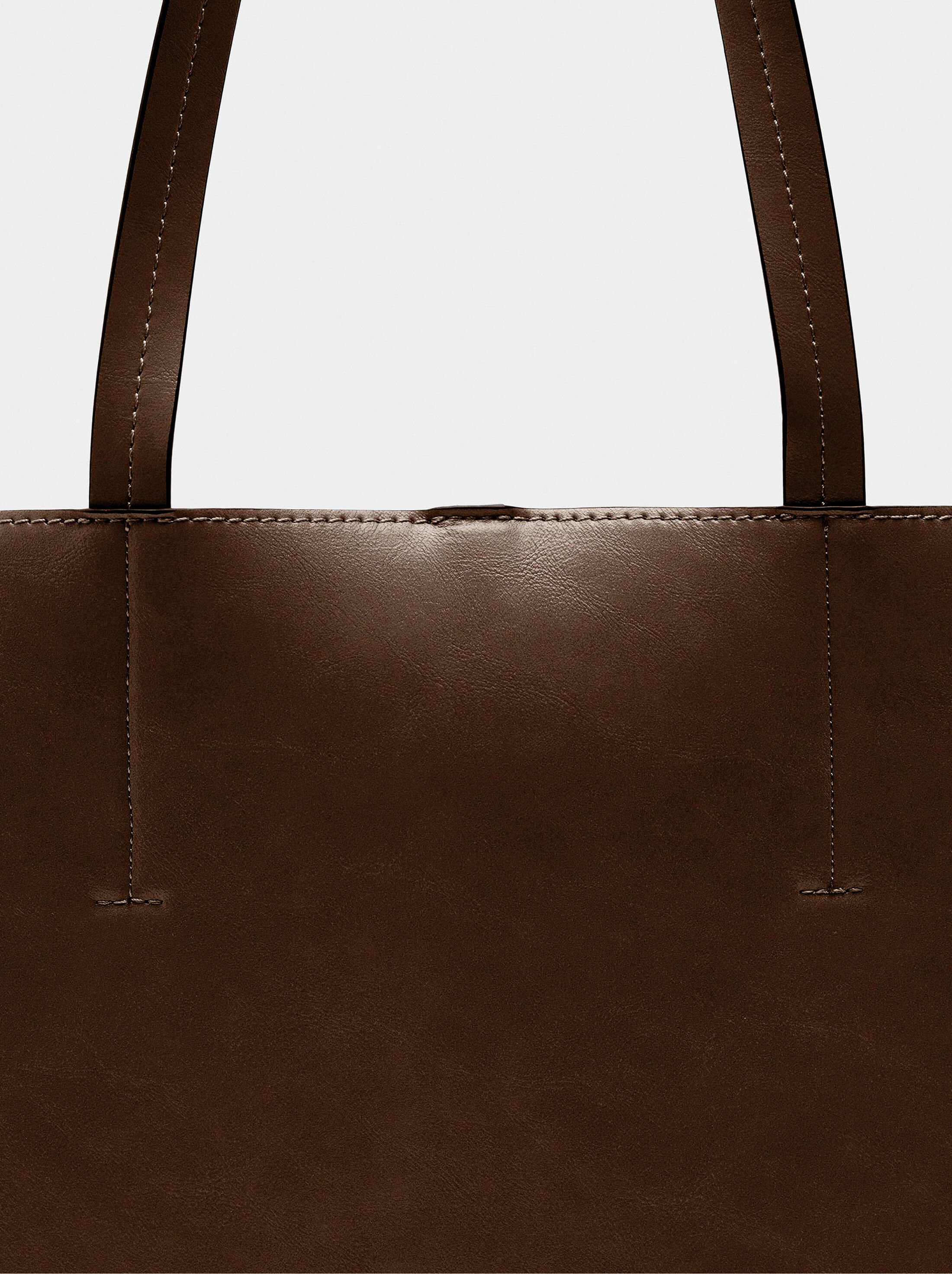 Bossa shopper amb penjoll image number 5.0