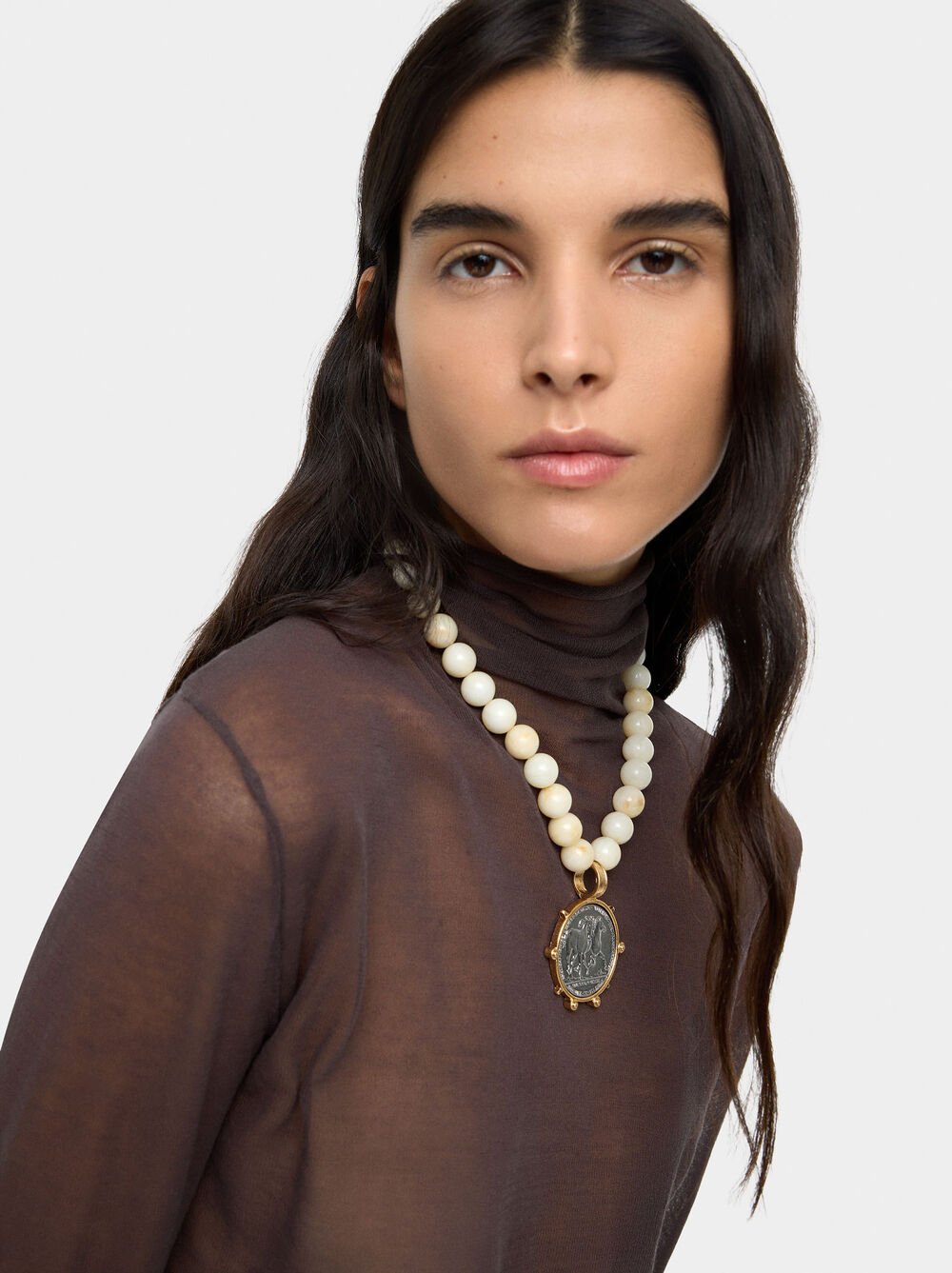 Necklace of beads with bicolor coin