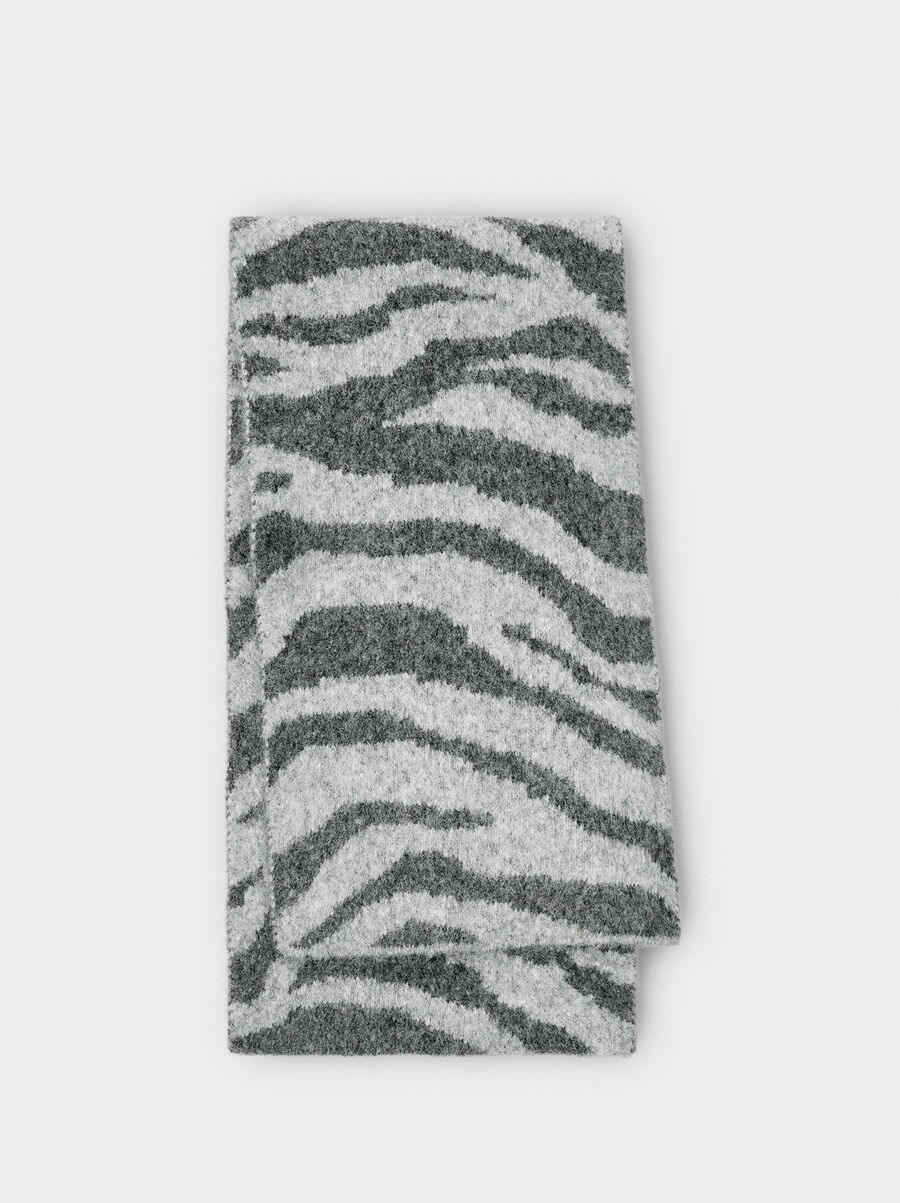 Scarf with animal print