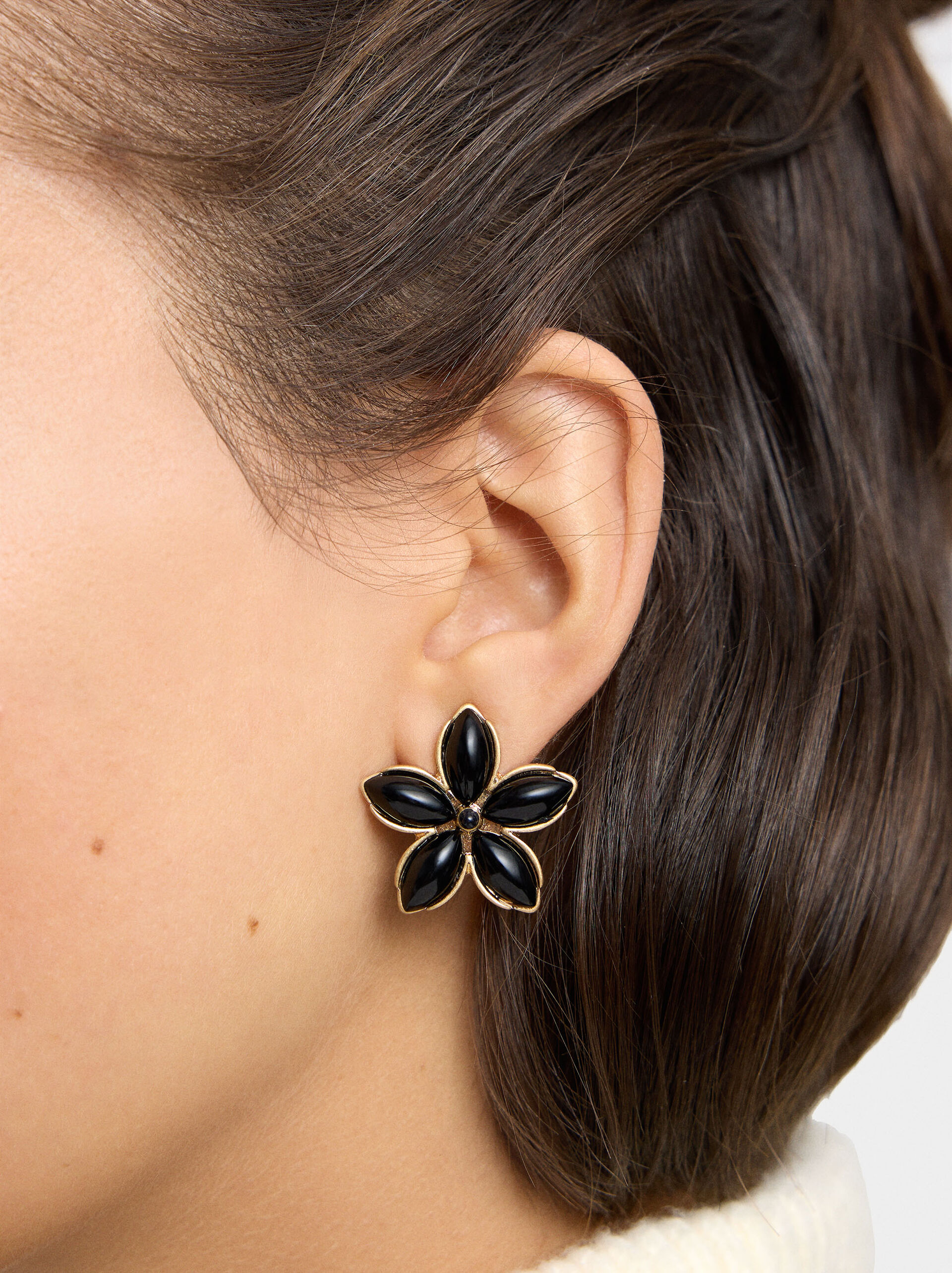 Flower earrings with resin image number 1.0