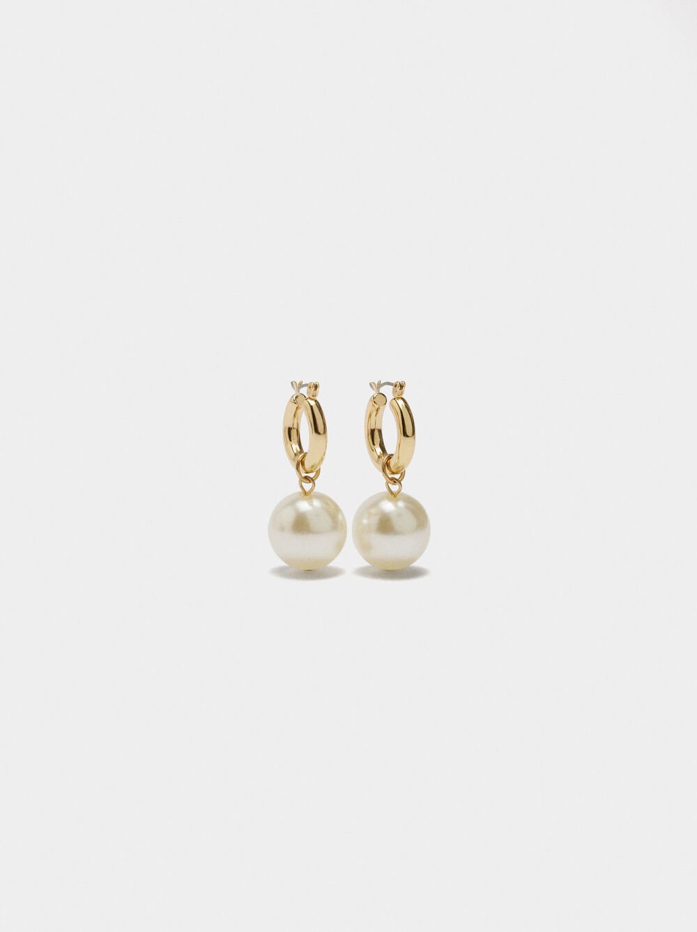 Hoop earrings with pearls