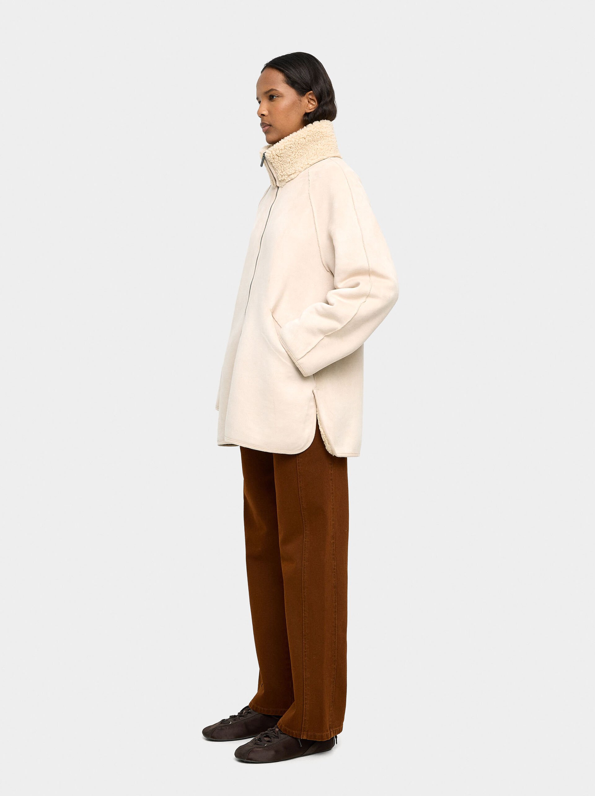 Reversible jacket with sherpa effect image number 4.0