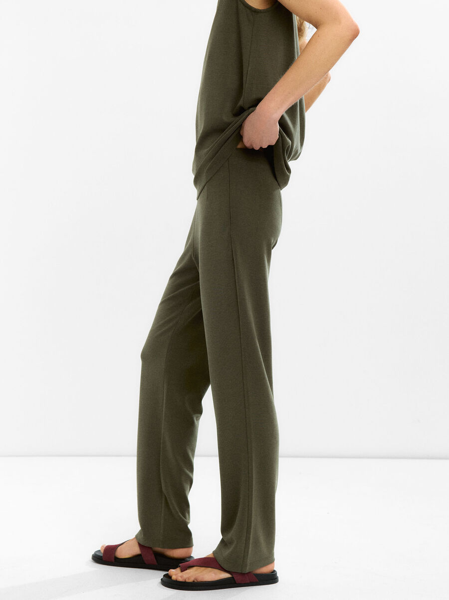Pleated trousers with elastic waist