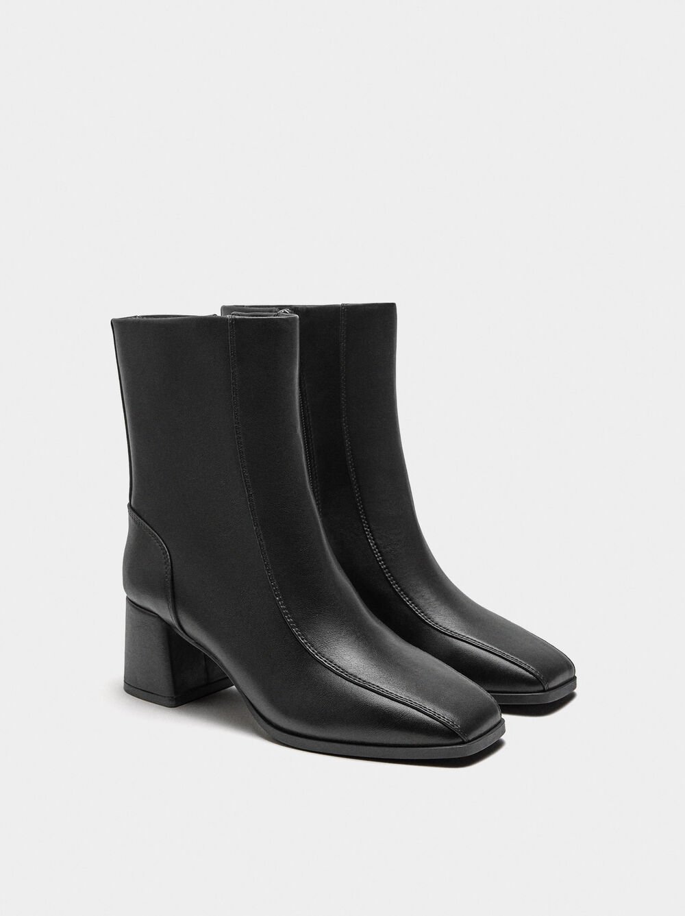 Ankle boots with wide heel