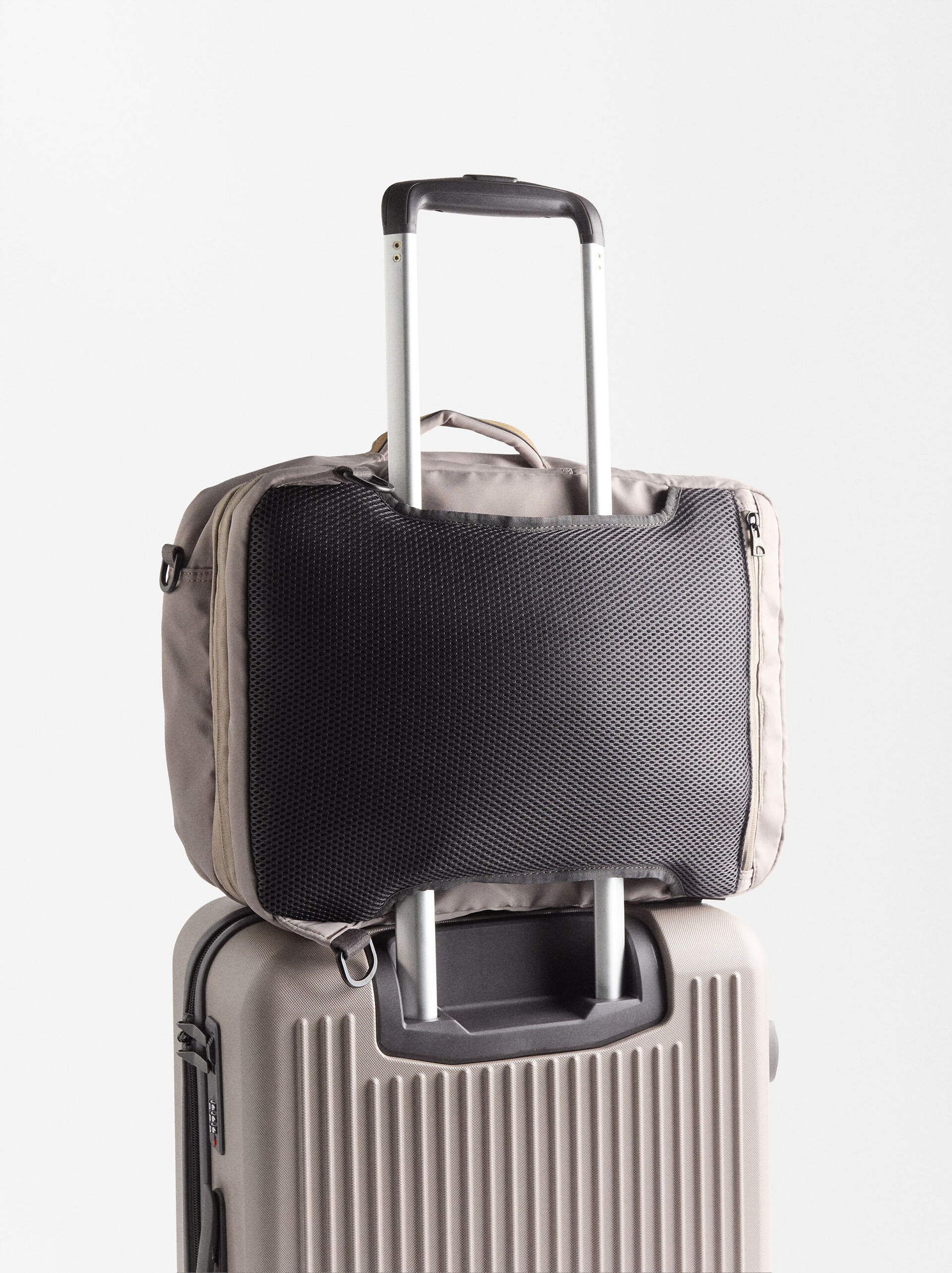 Textured trolley image number 4.0