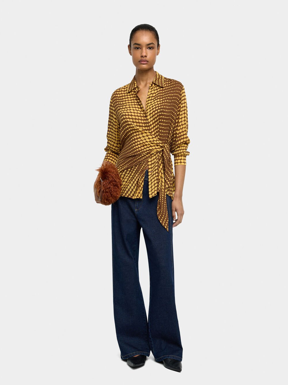 Printed shirt with knot