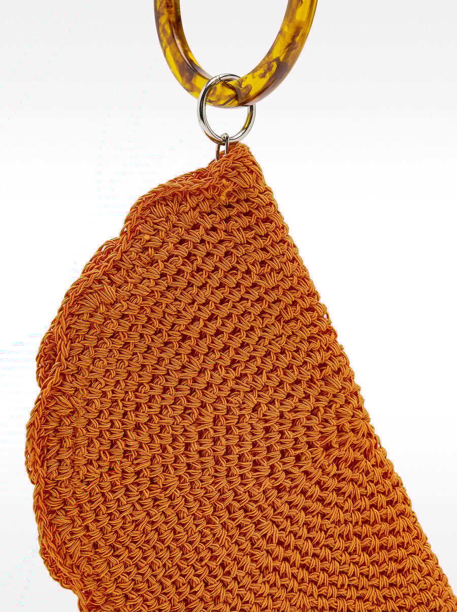 Oval straw-effect handbag