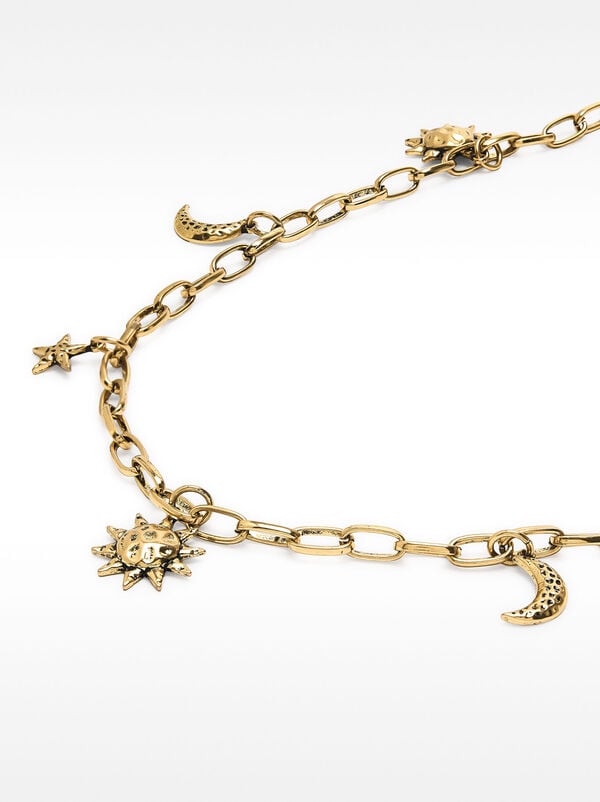 Chain link belt with charms