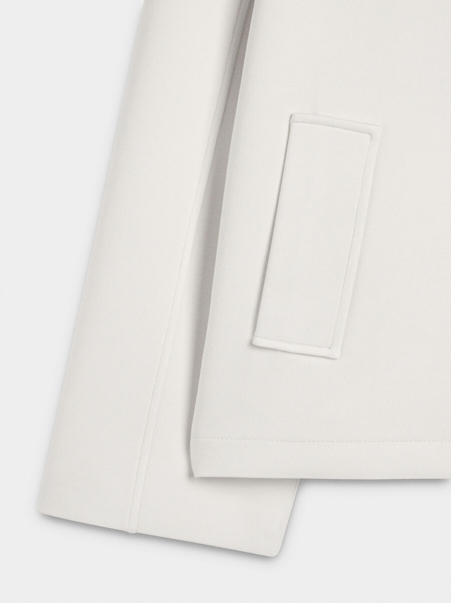 Light jacket with pockets