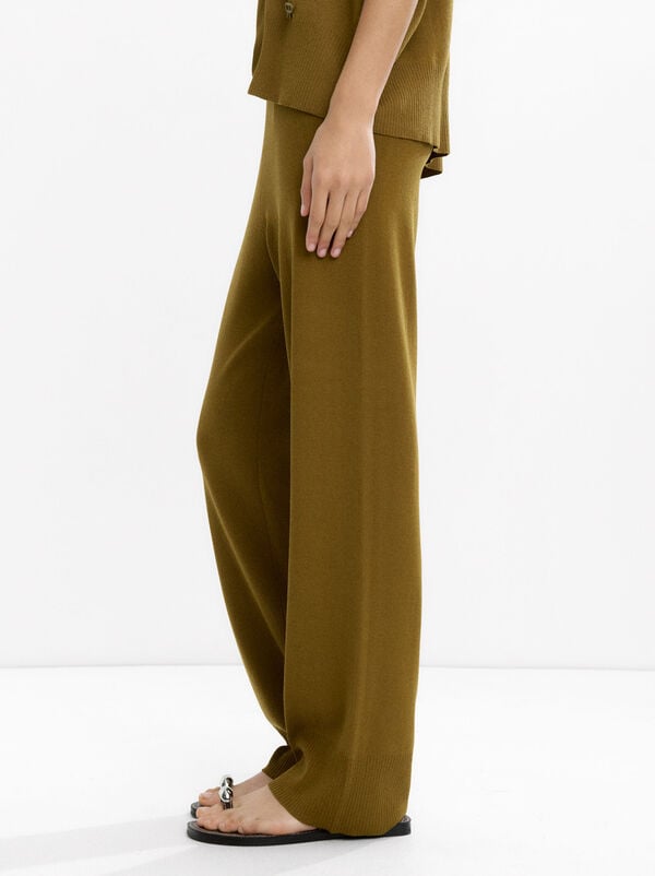 Knitted trousers with elastic waistband