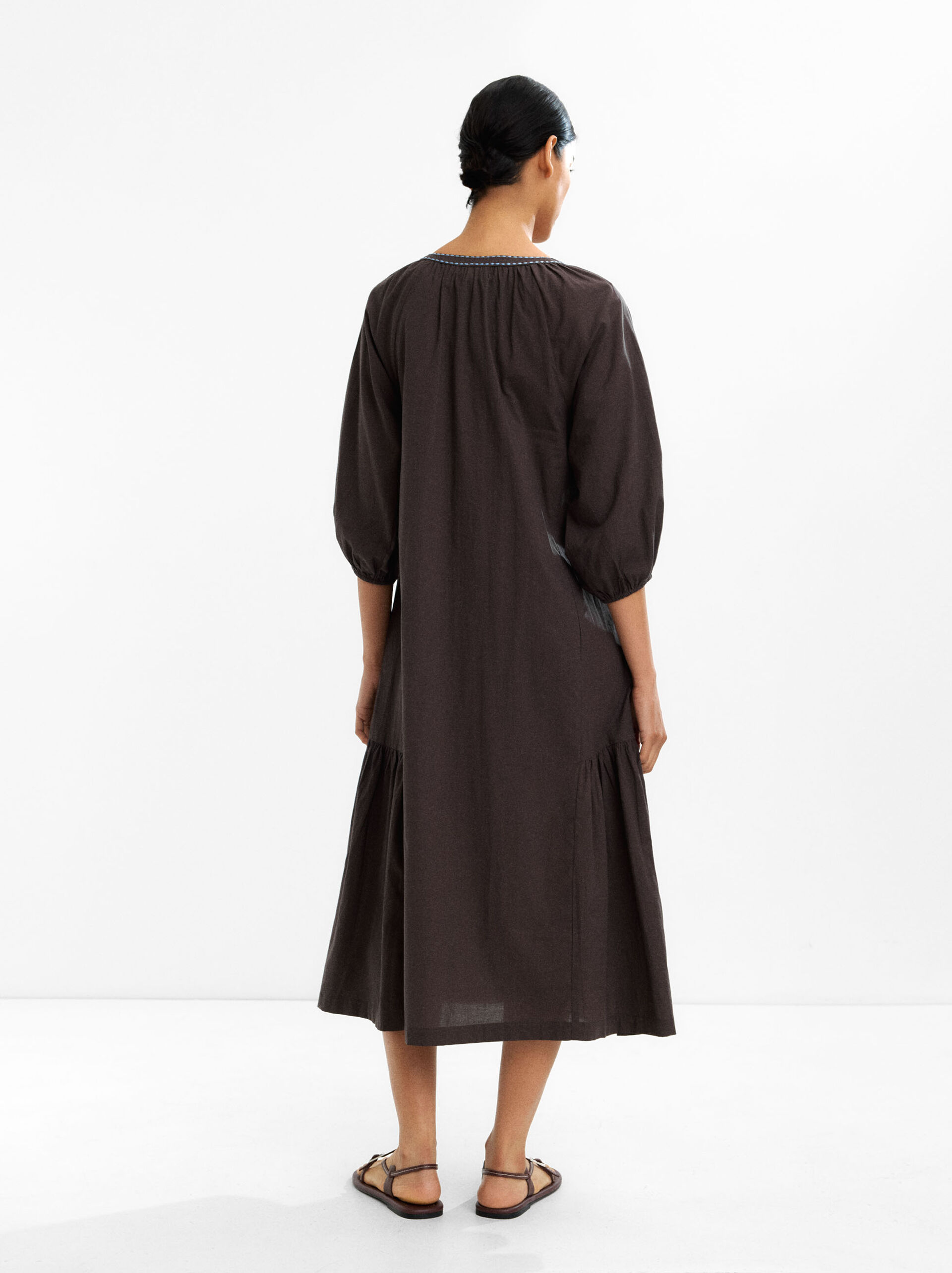 Robe midi brodée 100 % coton image number 2.0
