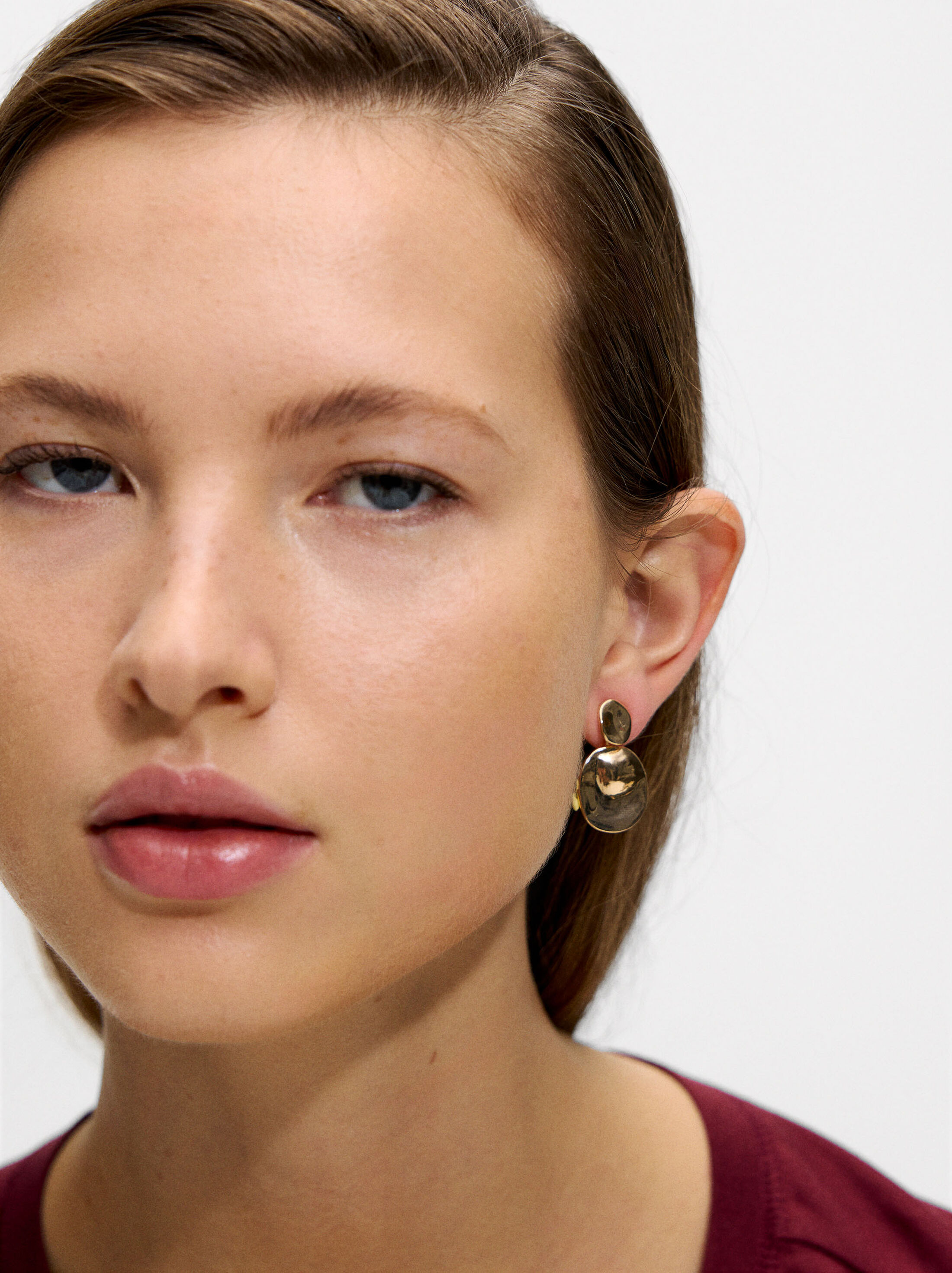 Oval earrings with hammered effect image number 1.0