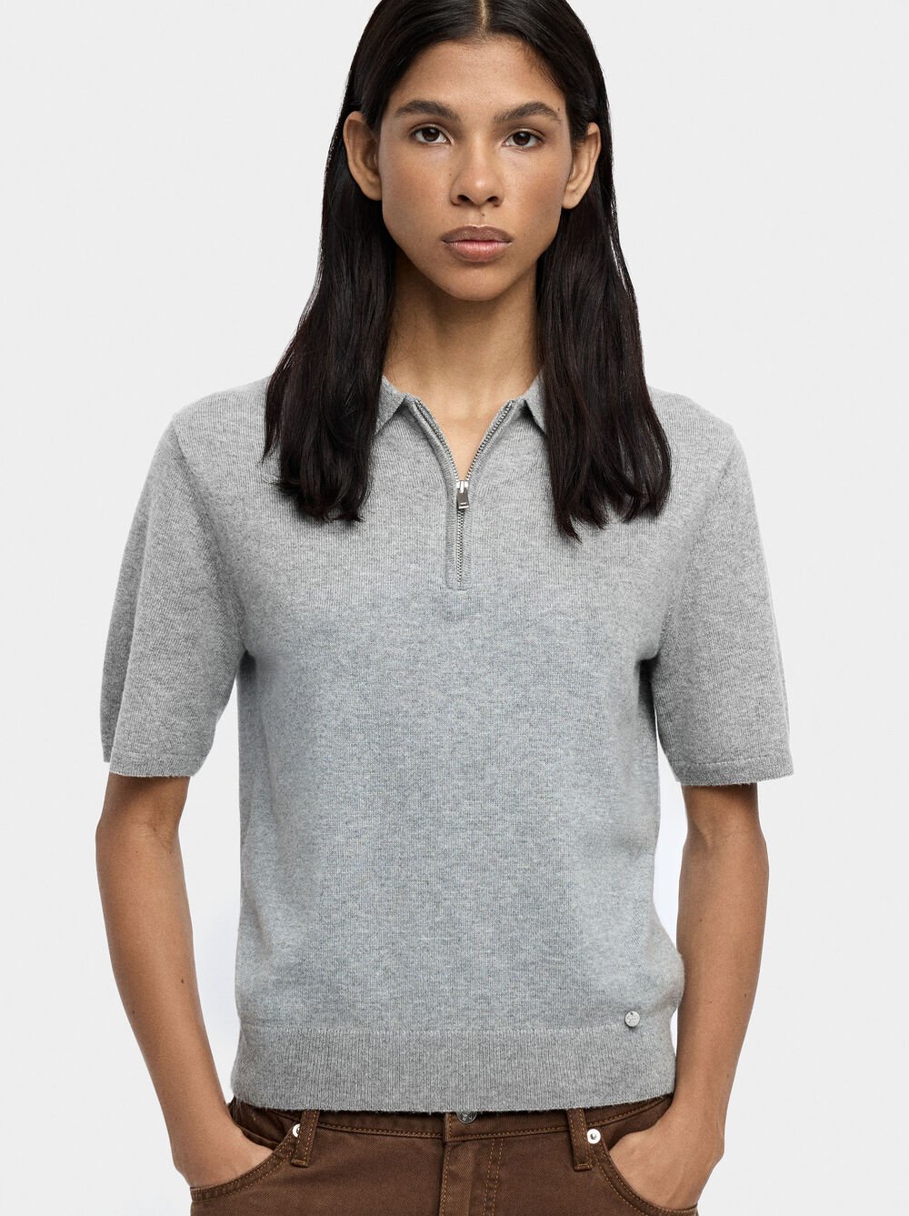 Short-sleeved knit top