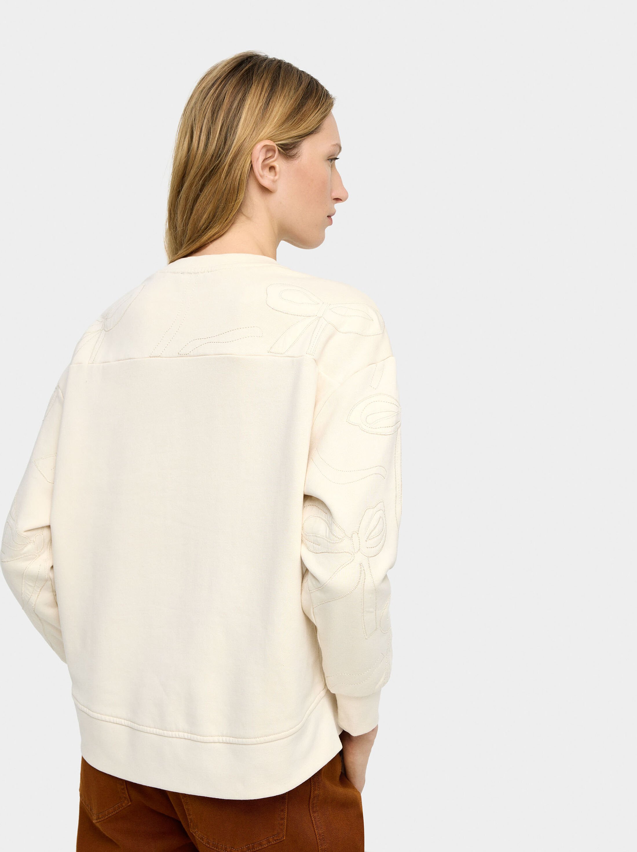 Sweatshirt with embroidered bows image number 2.0