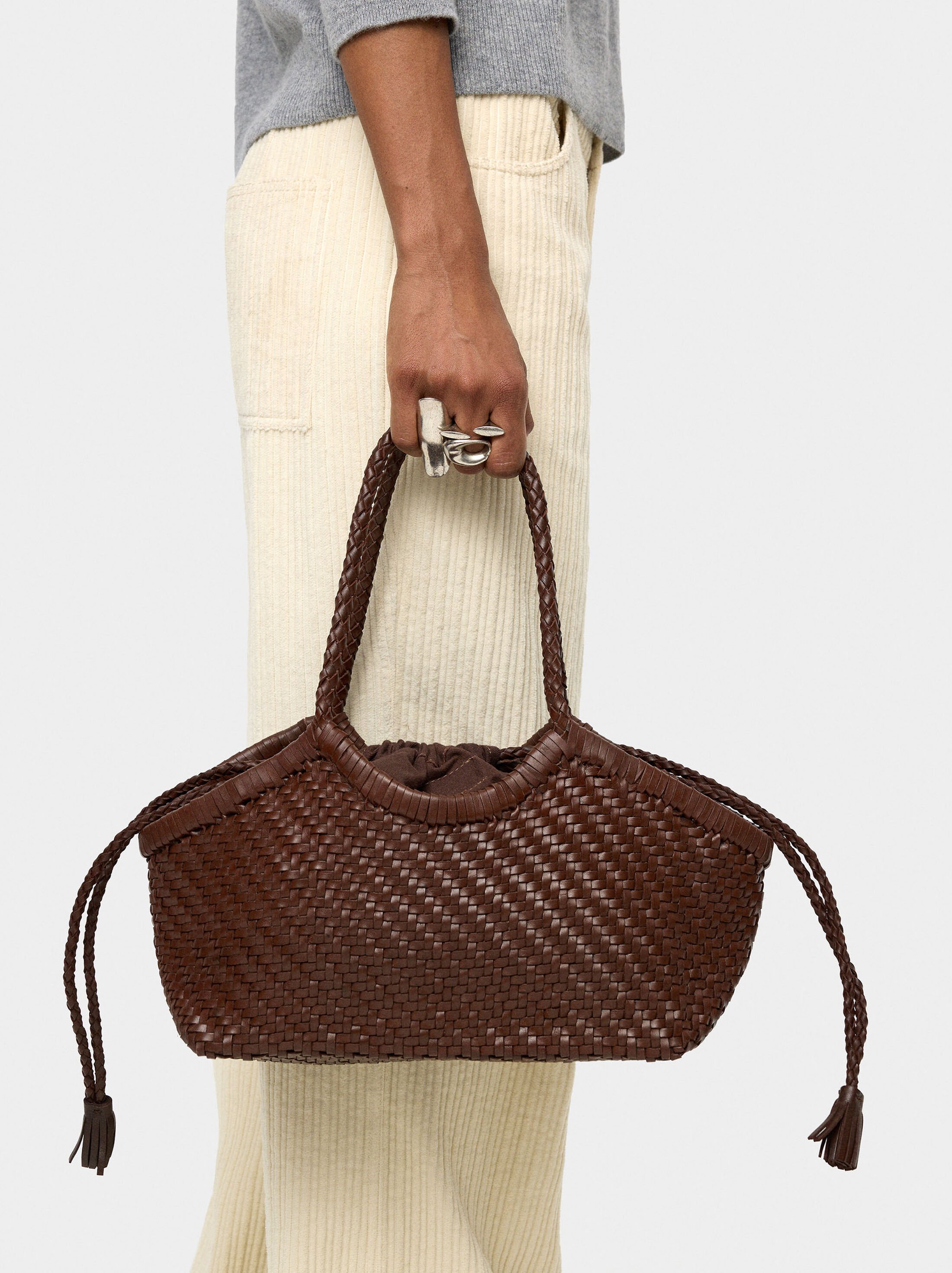 Bolso tote de piel trenzada image number 1.0