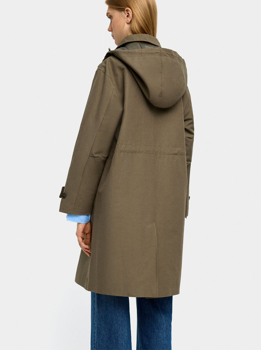 Chubasquero con capucha