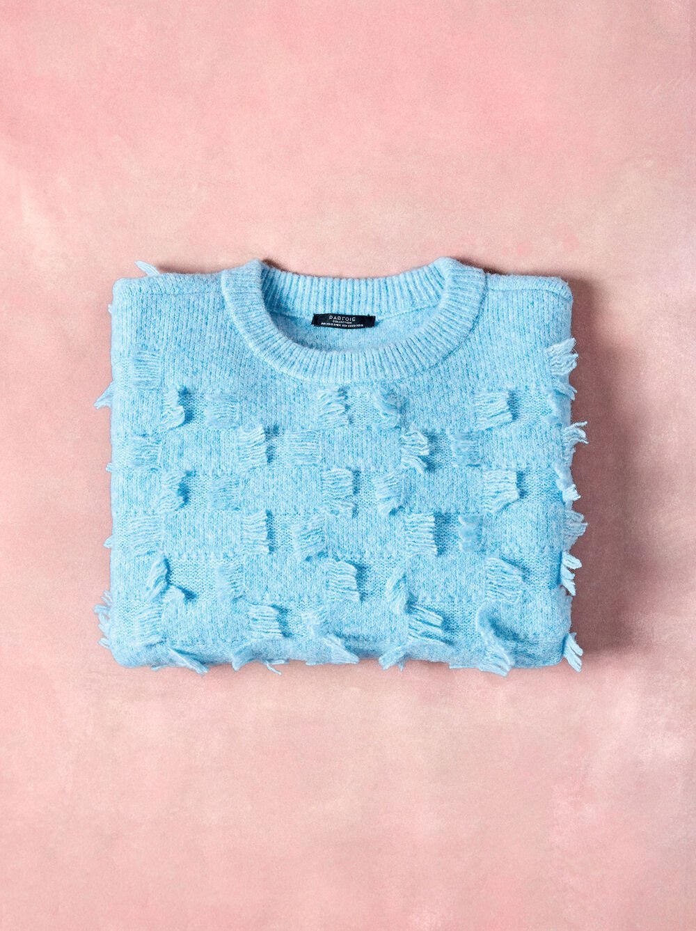 Knitted jumper with fringes