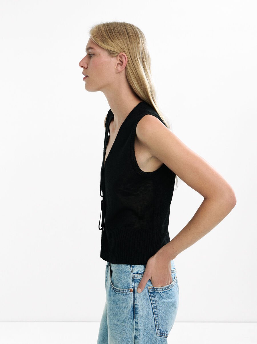 Knit vest