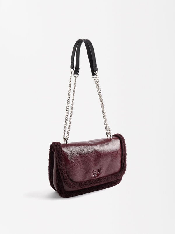 Shoulder bag with chain and fur effect