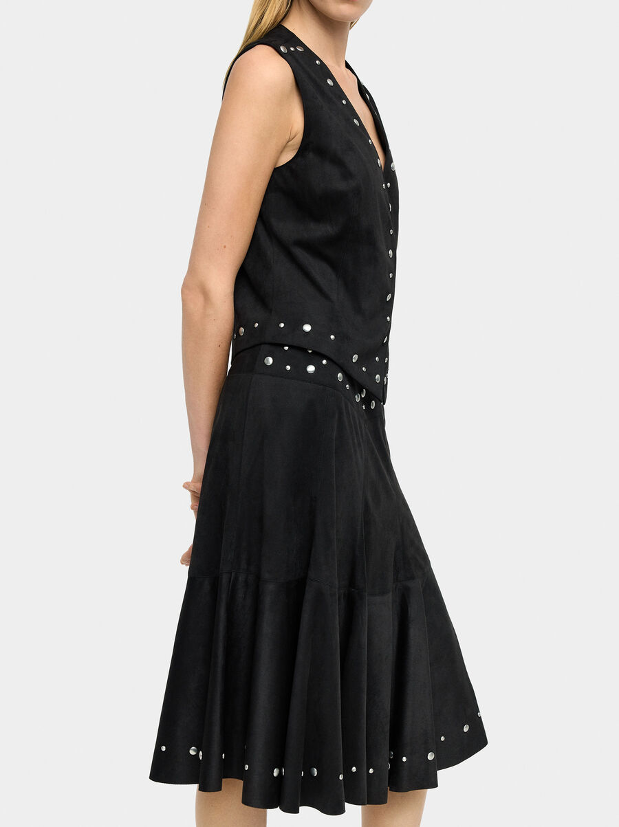 Falda midi con tachuelas