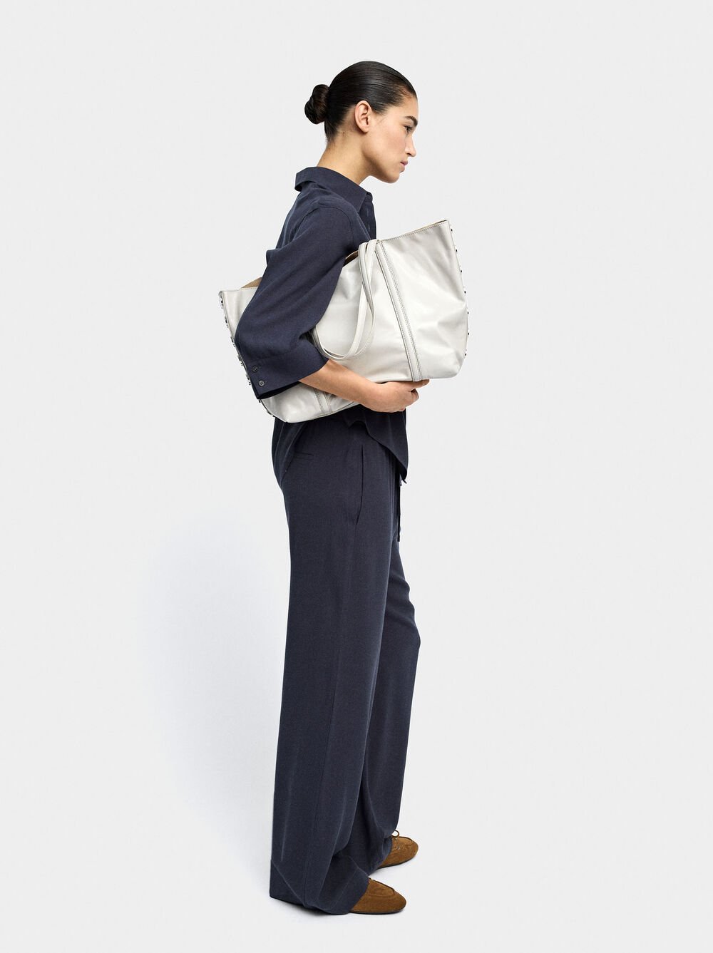 Trousers of lyocell with elastic waist