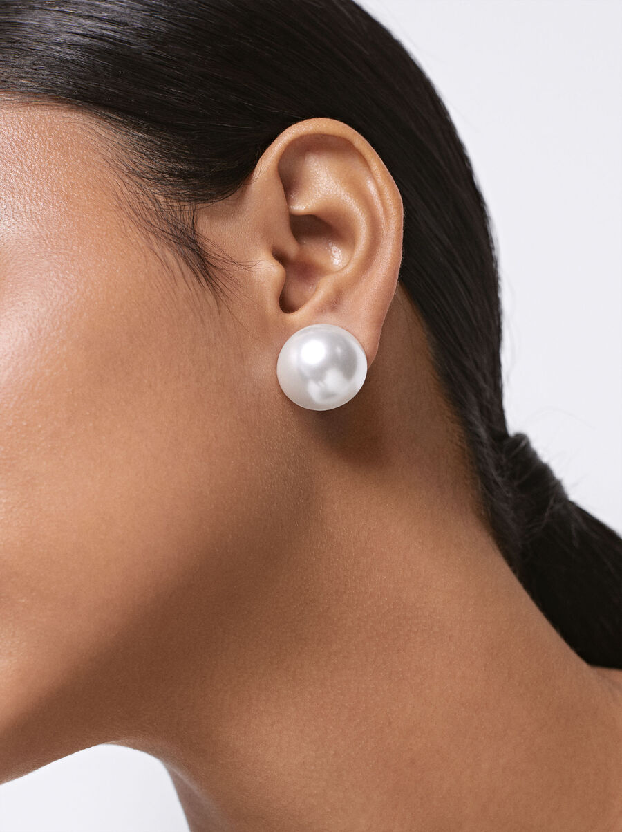 Faux pearl short earrings with clip buckle