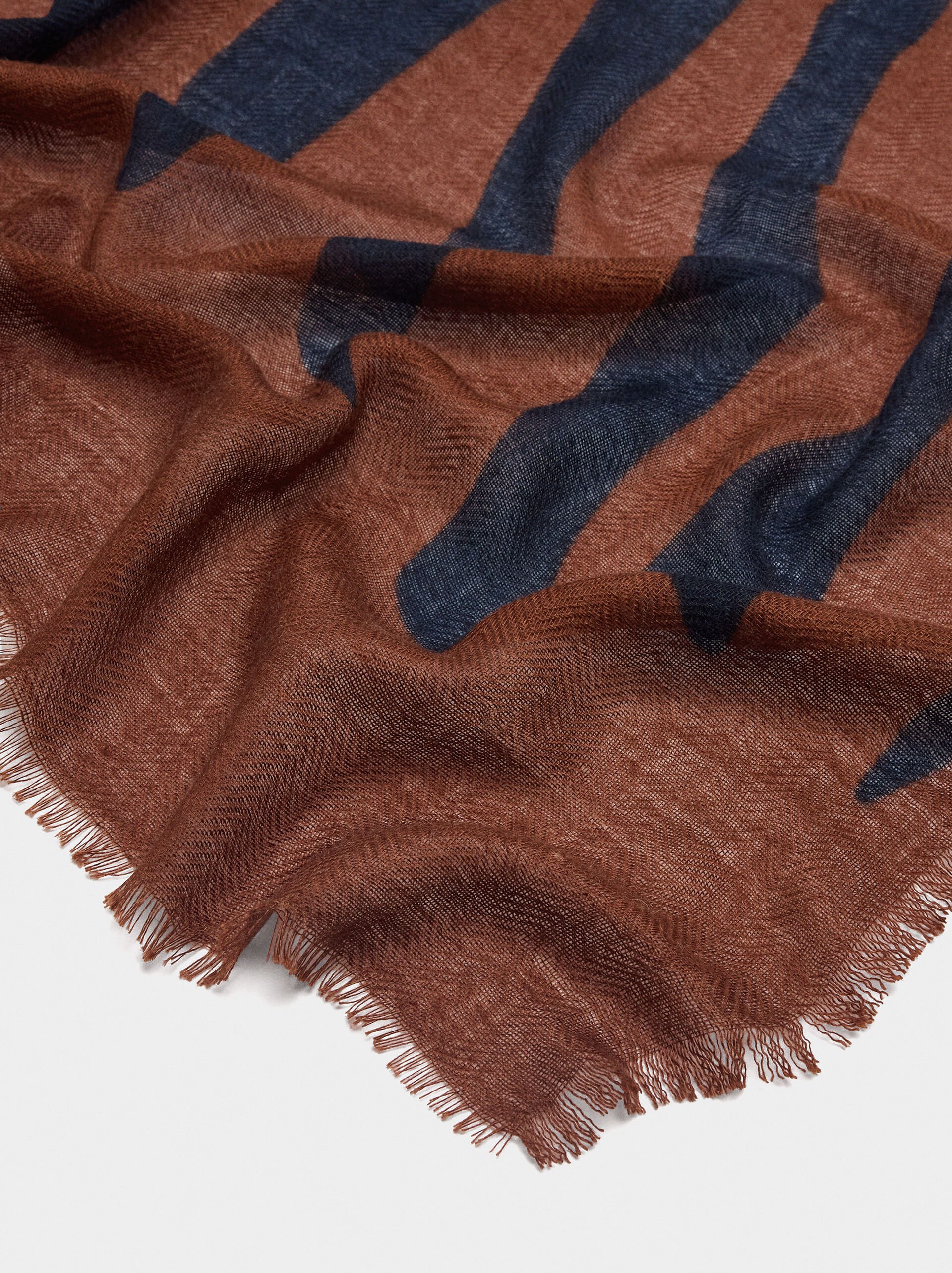 Printed frayed scarf image number 1.0