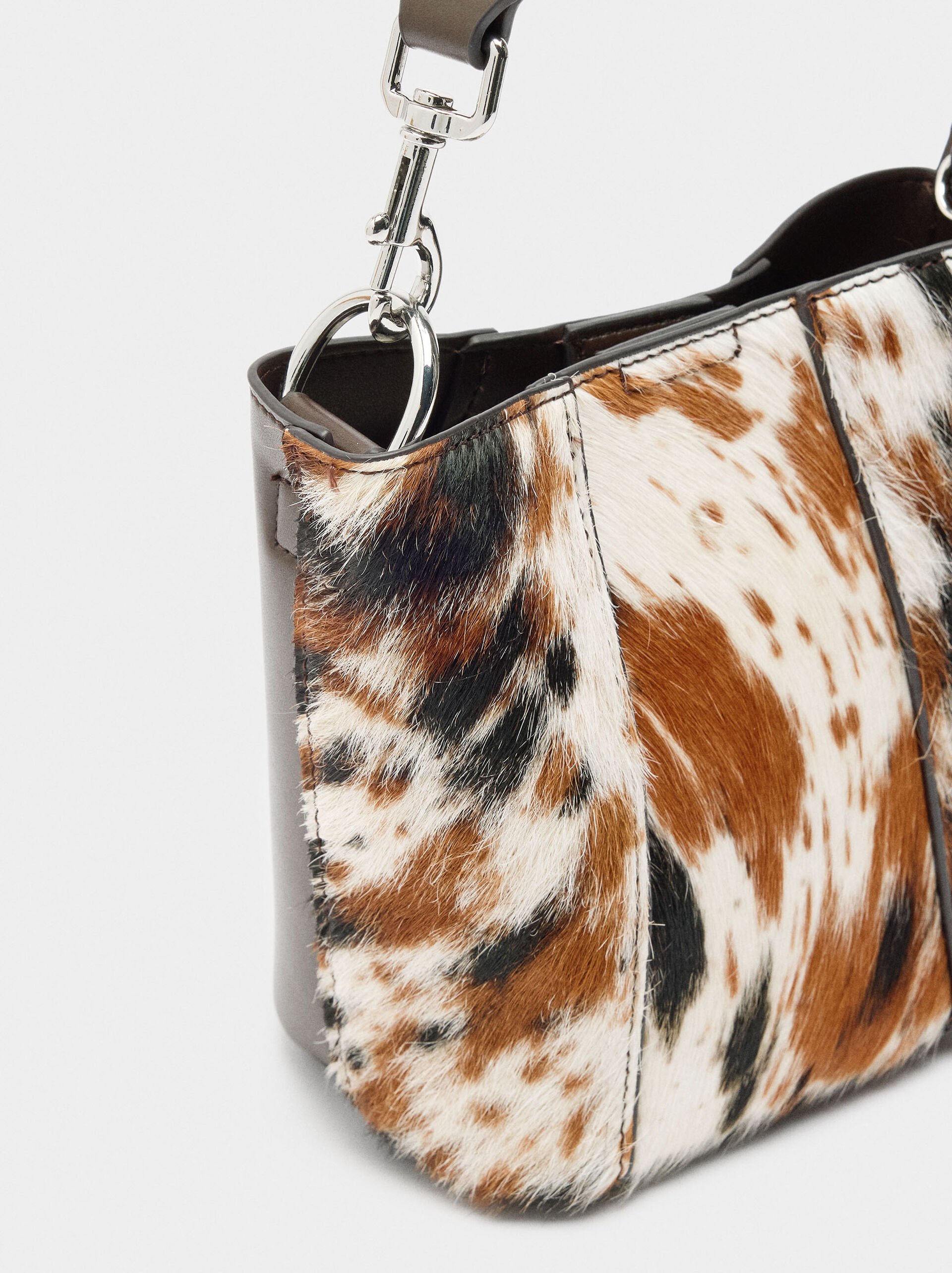 Bucket bag with leather details image number 4.0