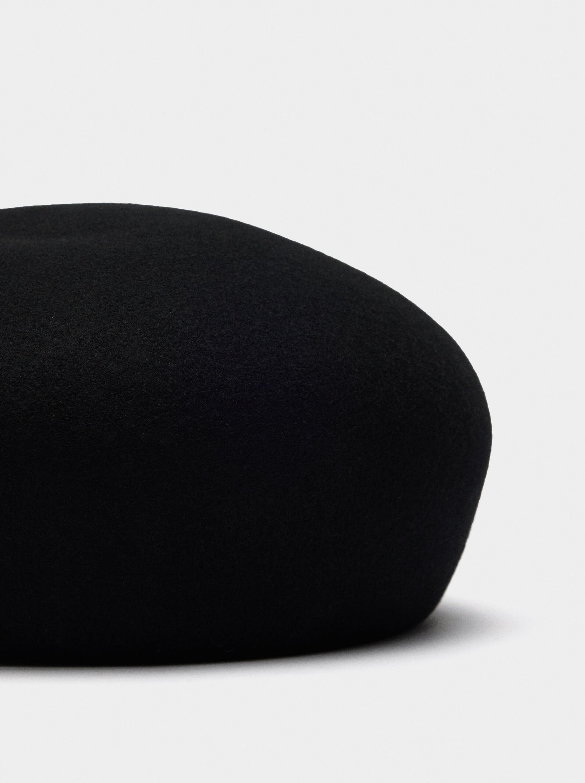 Wool beret image number 1.0