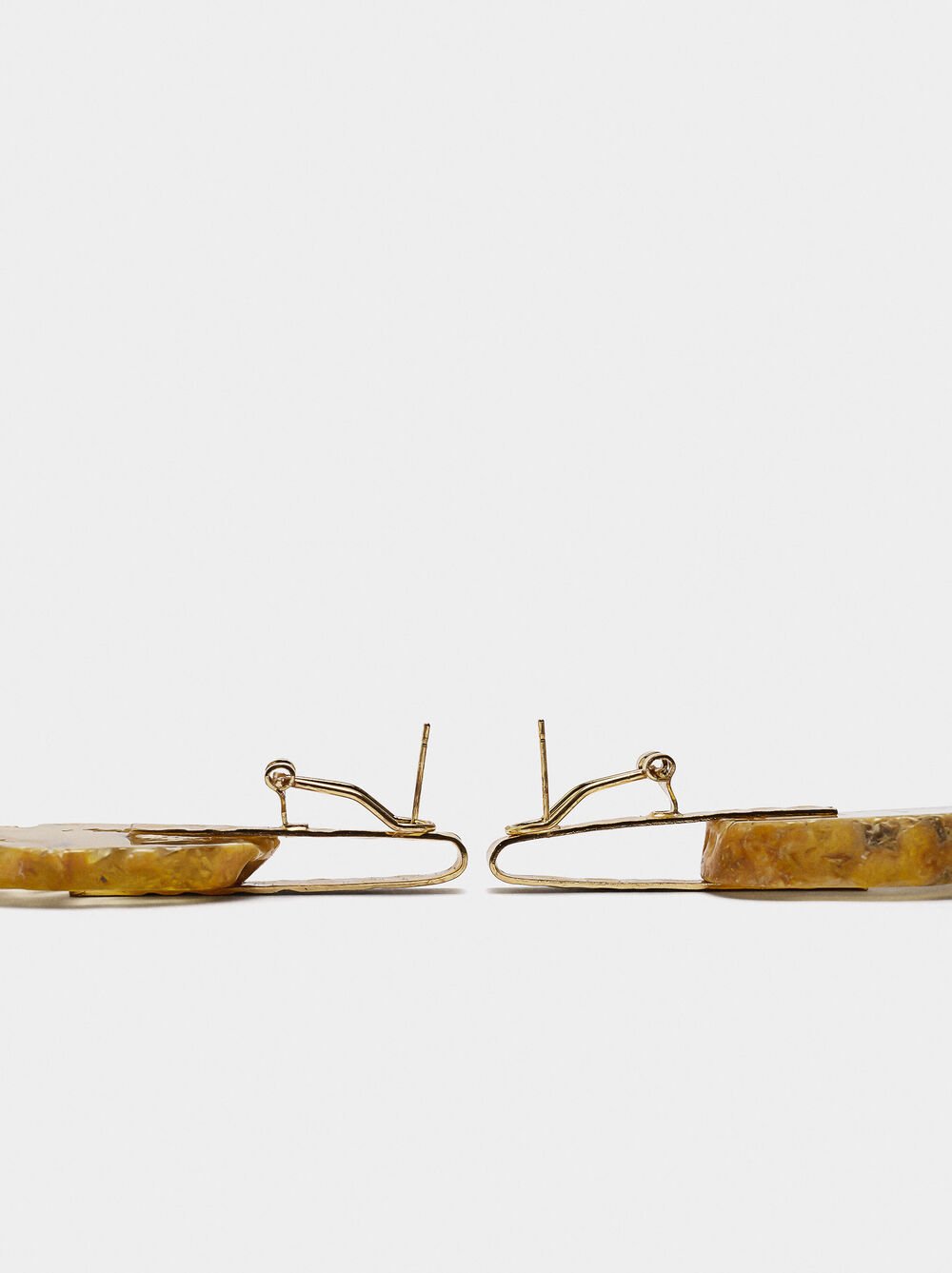 Maxi bar earring with stone