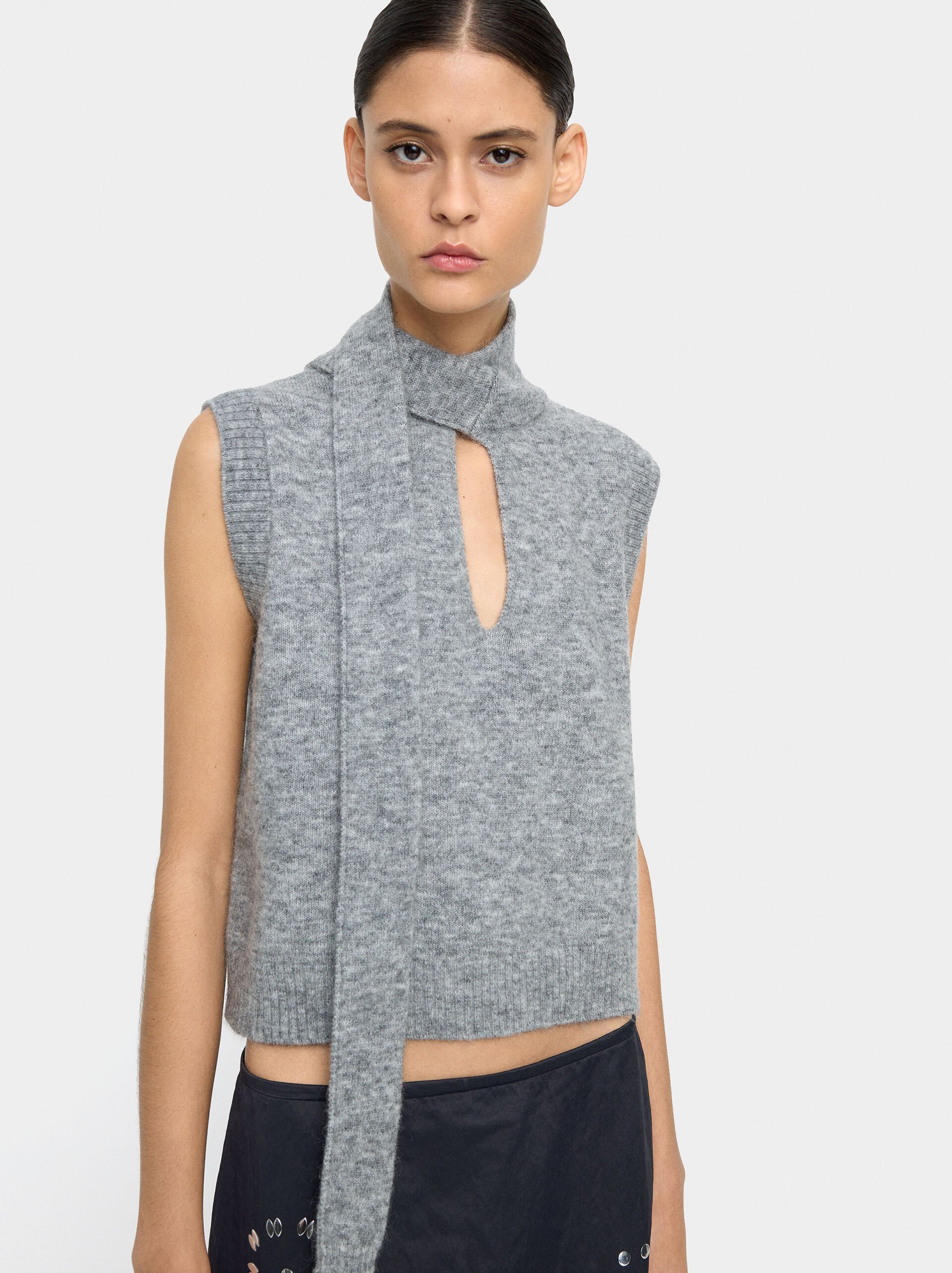 Knit vest image number 2.0