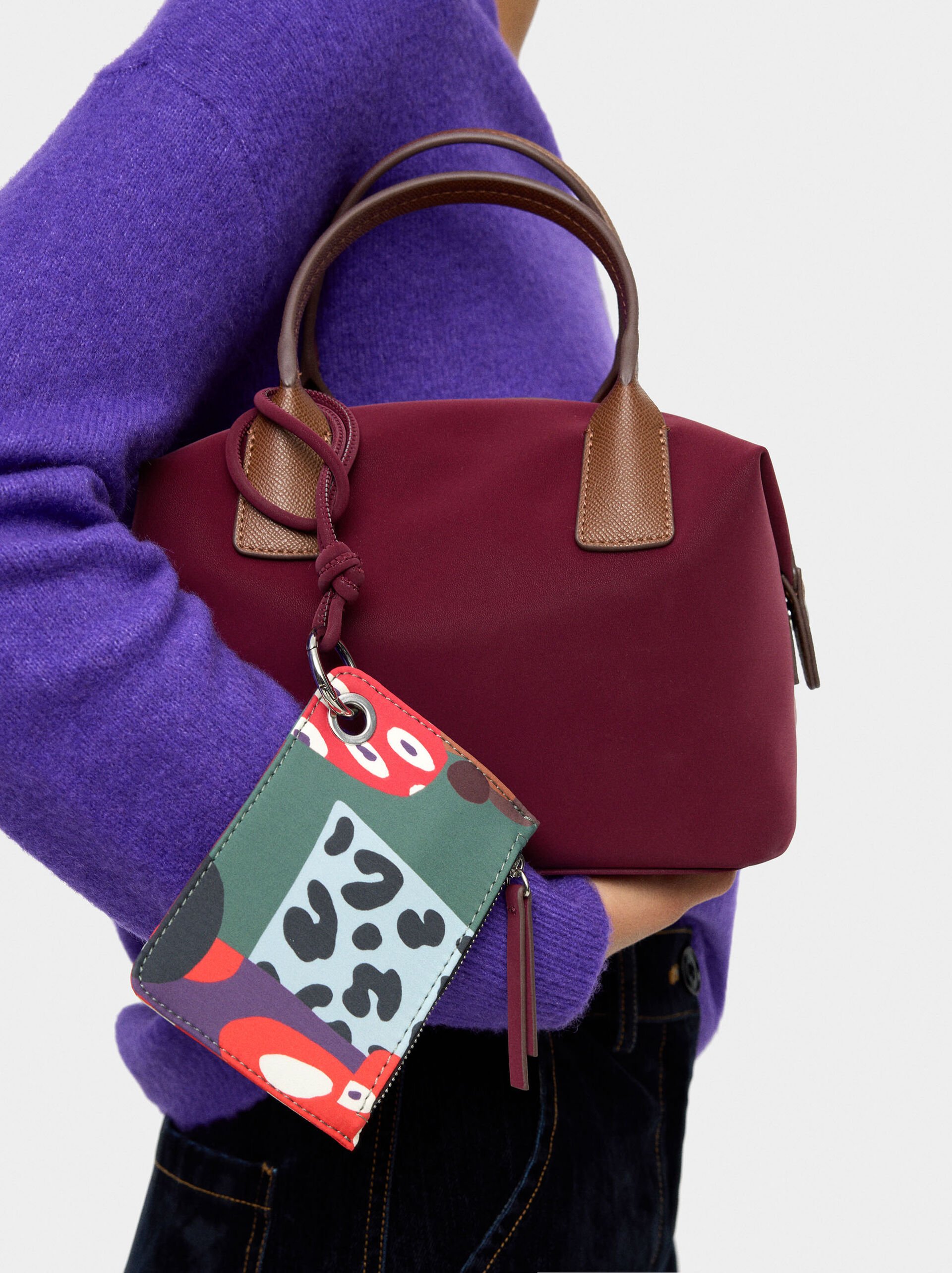 Sac cabas texture douce avec pendentif image number 1.0