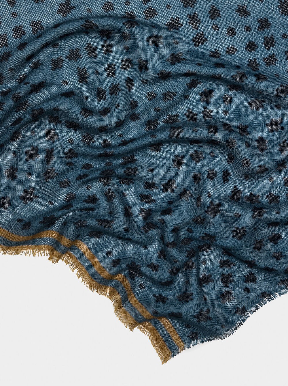 Scarf printed with wool