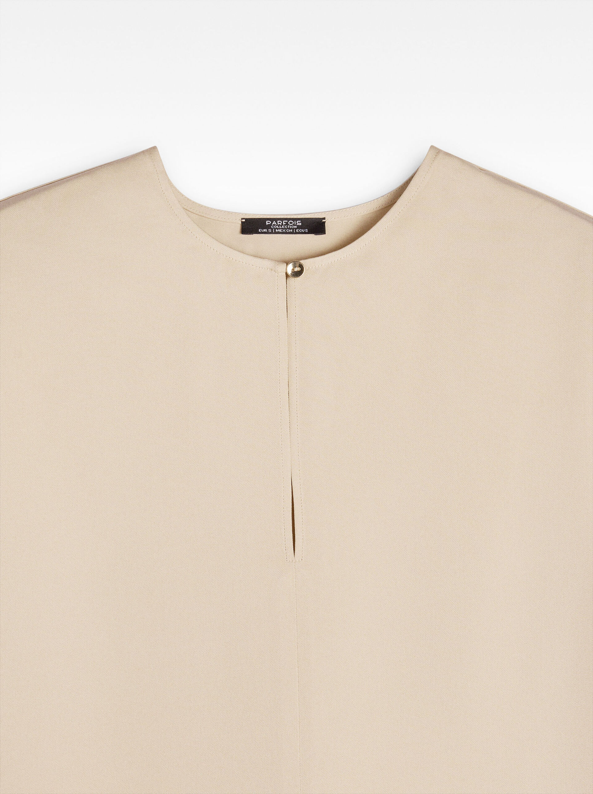 Plain top with button image number 6.0