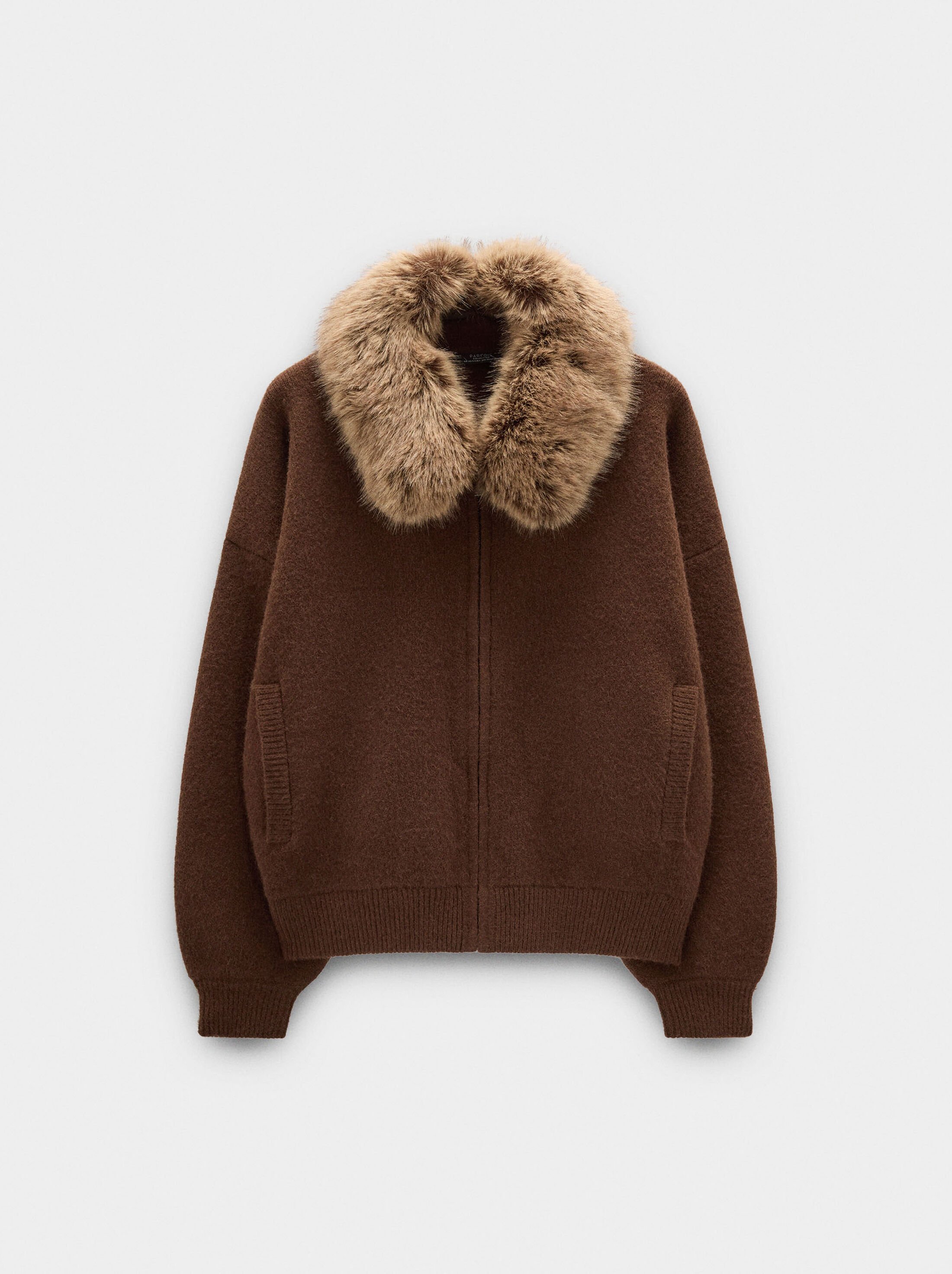 Càrdigan de punt amb coll efecte pèl image number 5.0