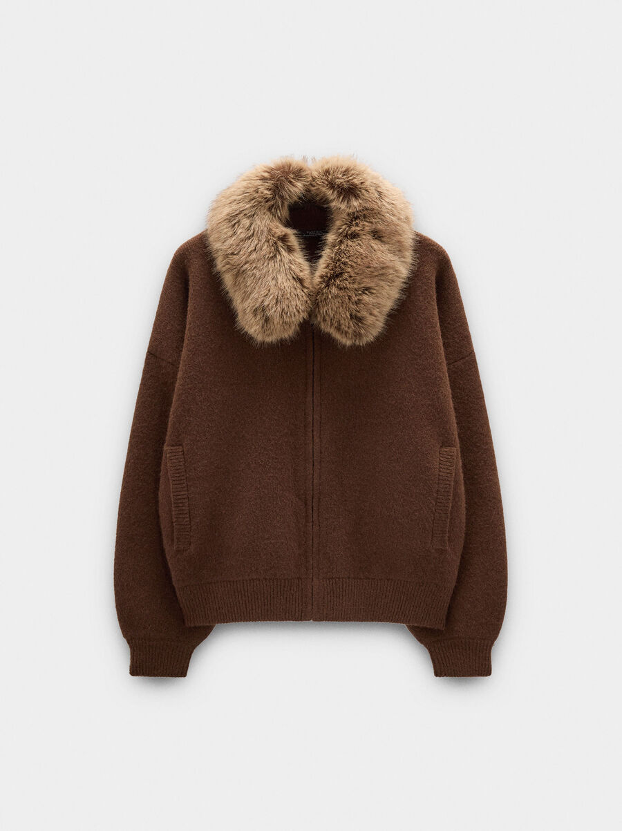 Cárdigan de punto con cuello efecto pelo