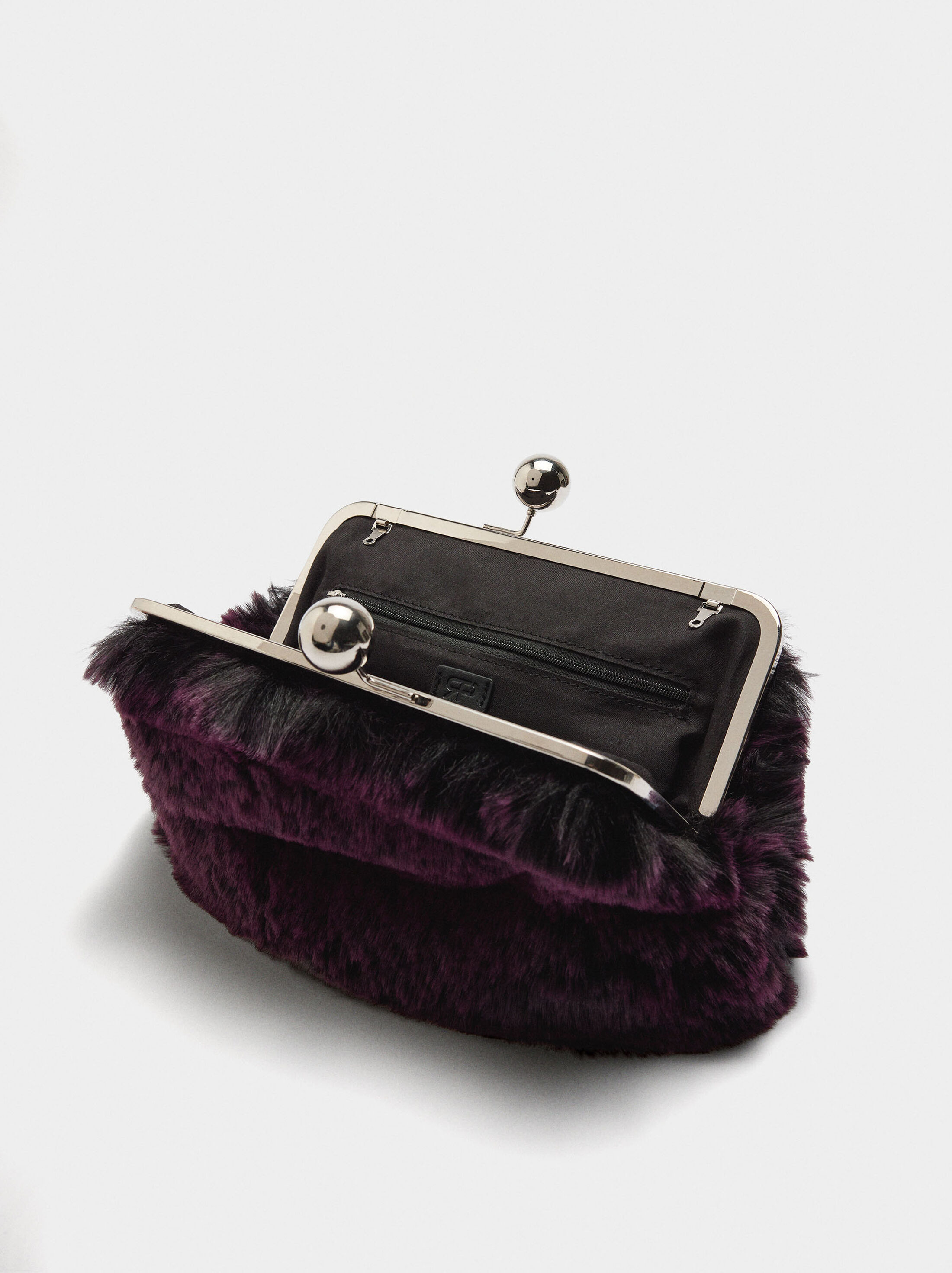 Party bag with fur effect image number 4.0