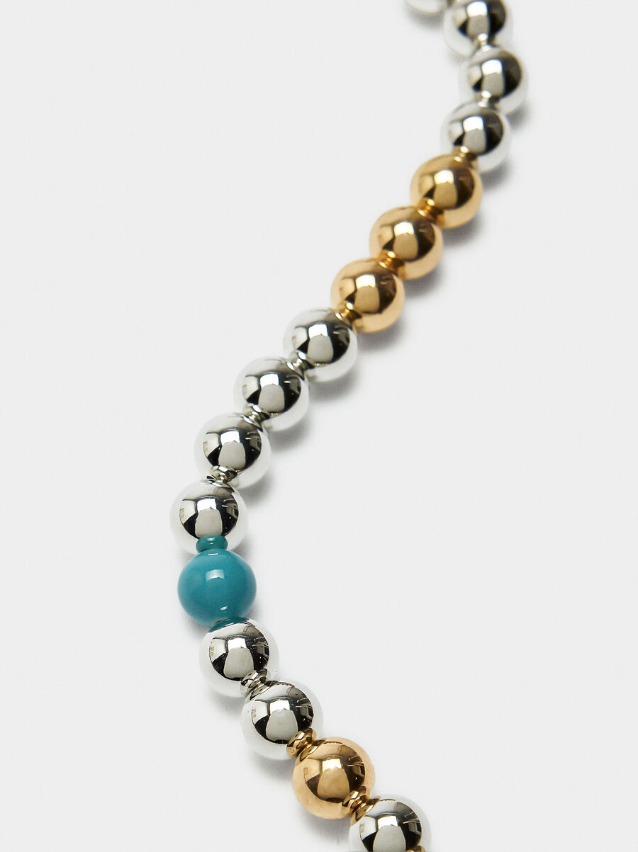 Short necklace with beads