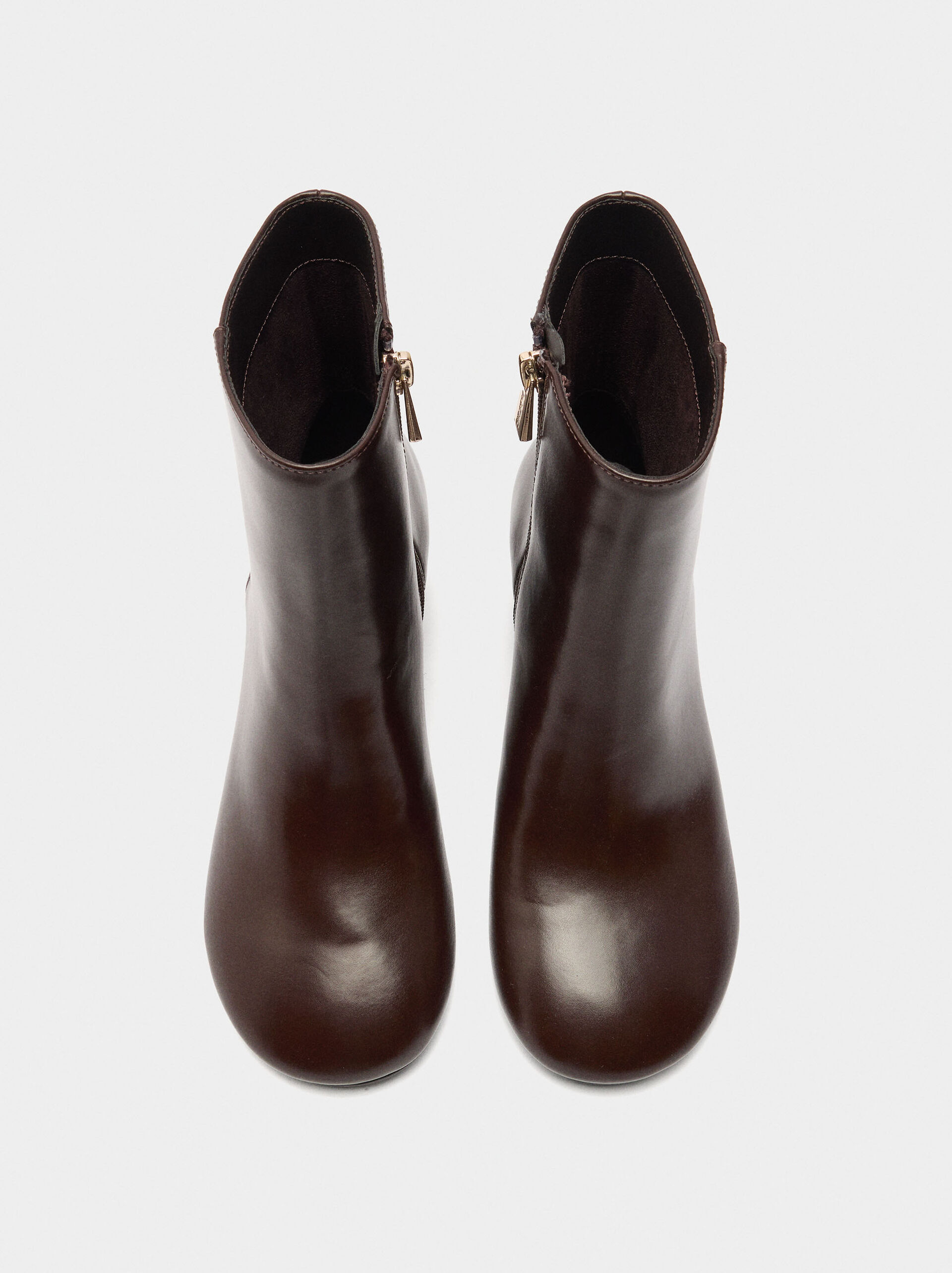 Plain ankle boots with a wide heel image number 0.0