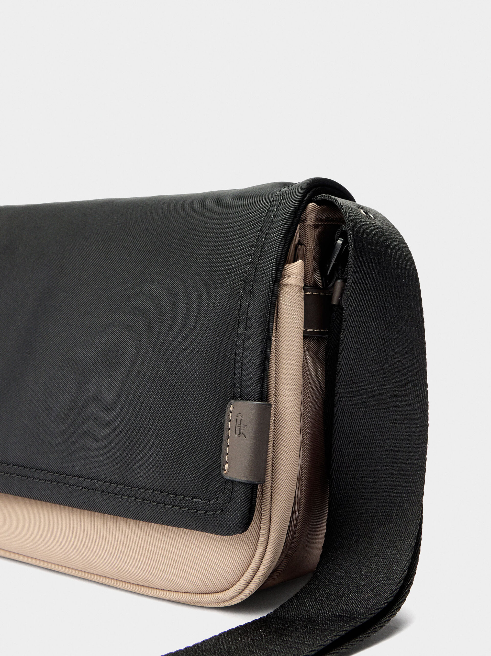 Bolso bandolera color block de nylon image number 2.0