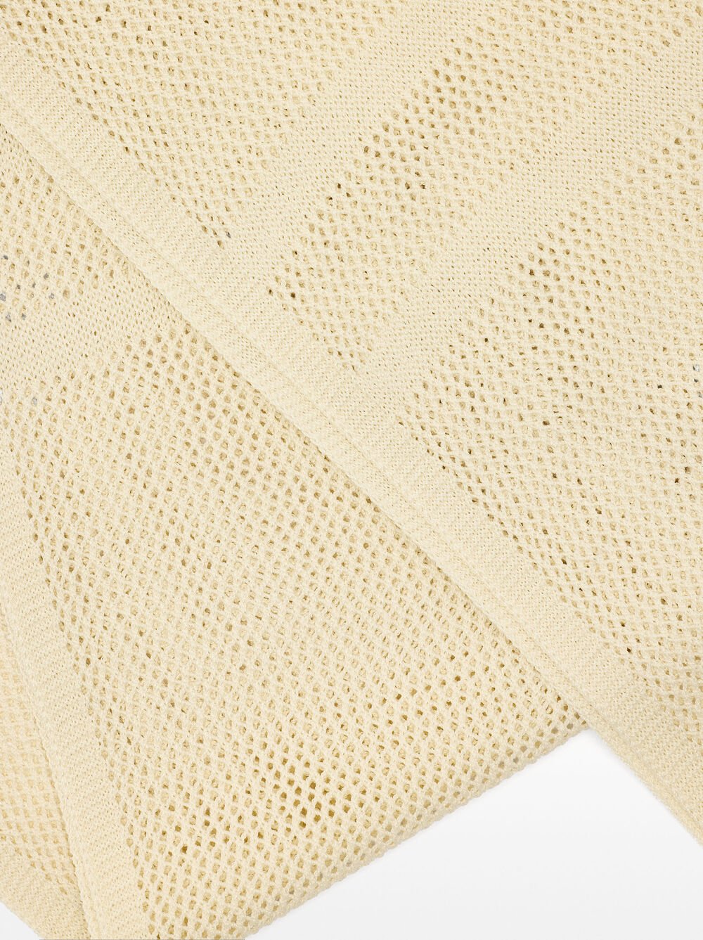 Scarf with fringes