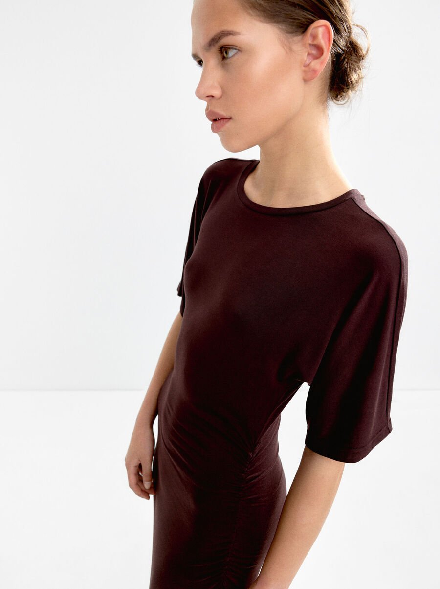 Vestito lungo con arriccio