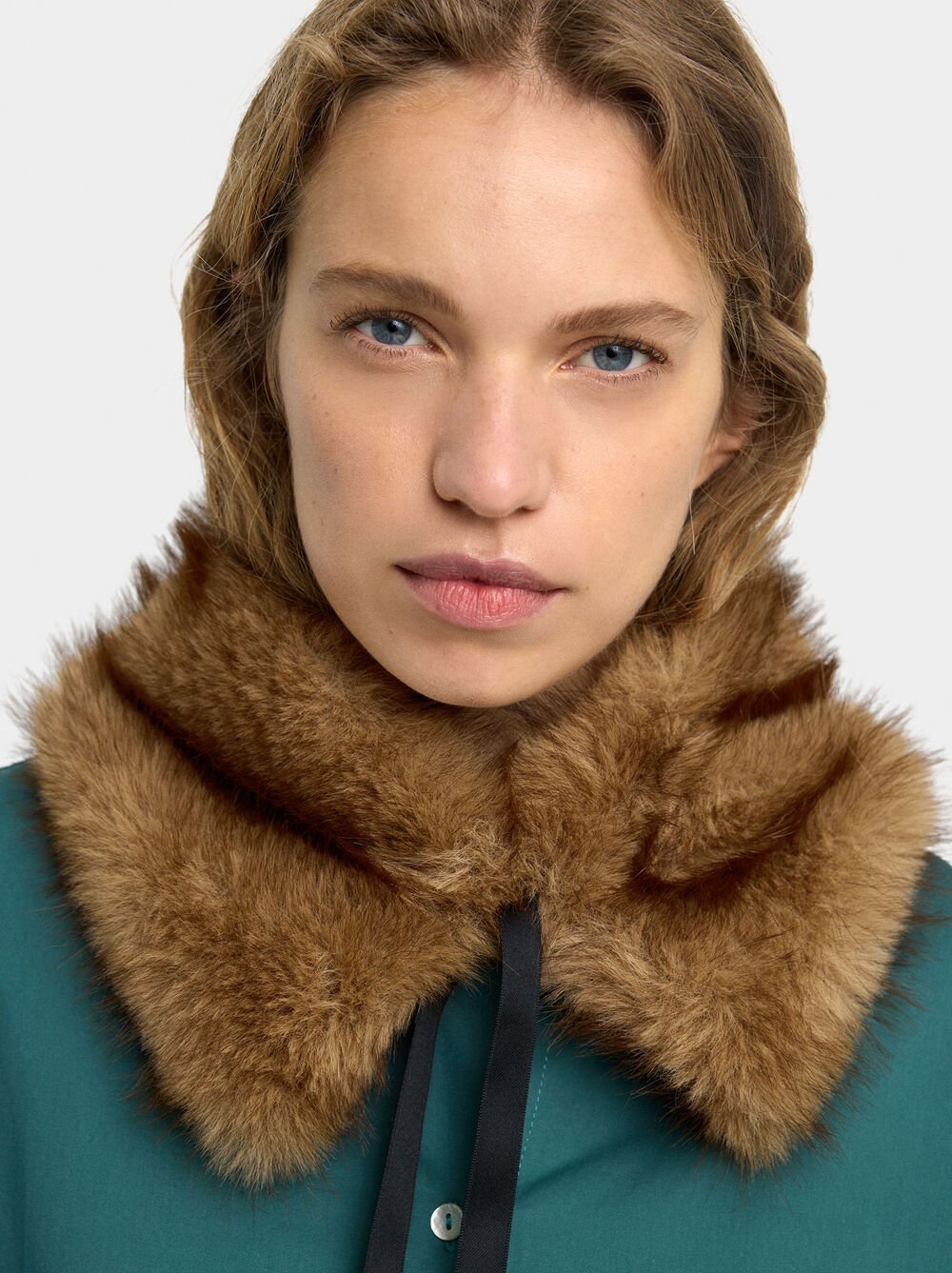 Faux fur stole with ribbon