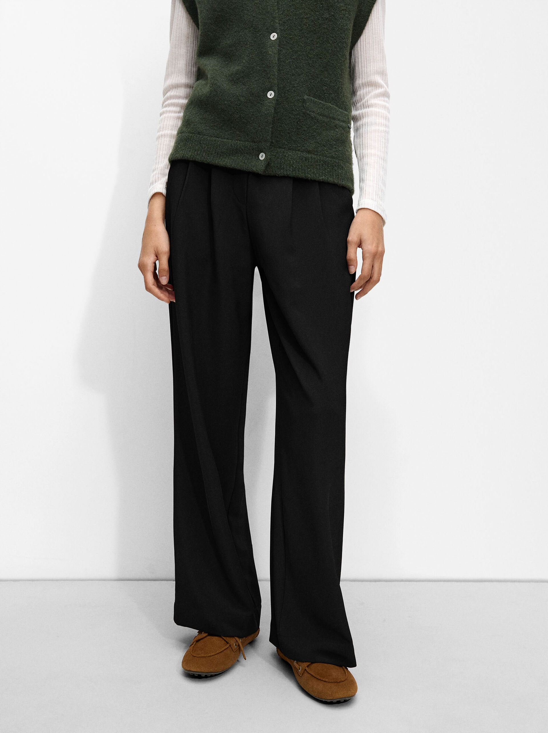 Flowing pants with pleats image number 3.0