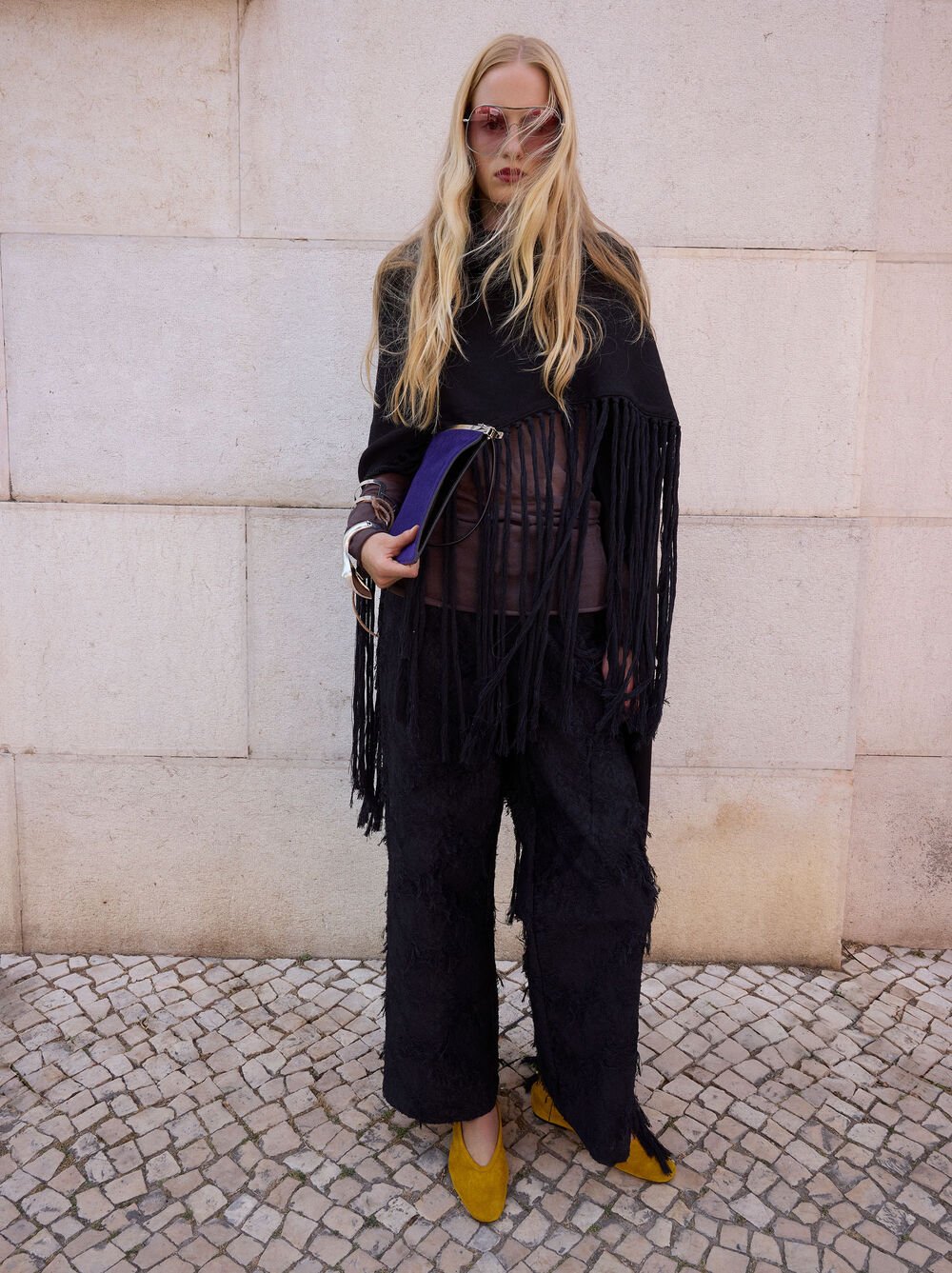 Wool shawl with fringes
