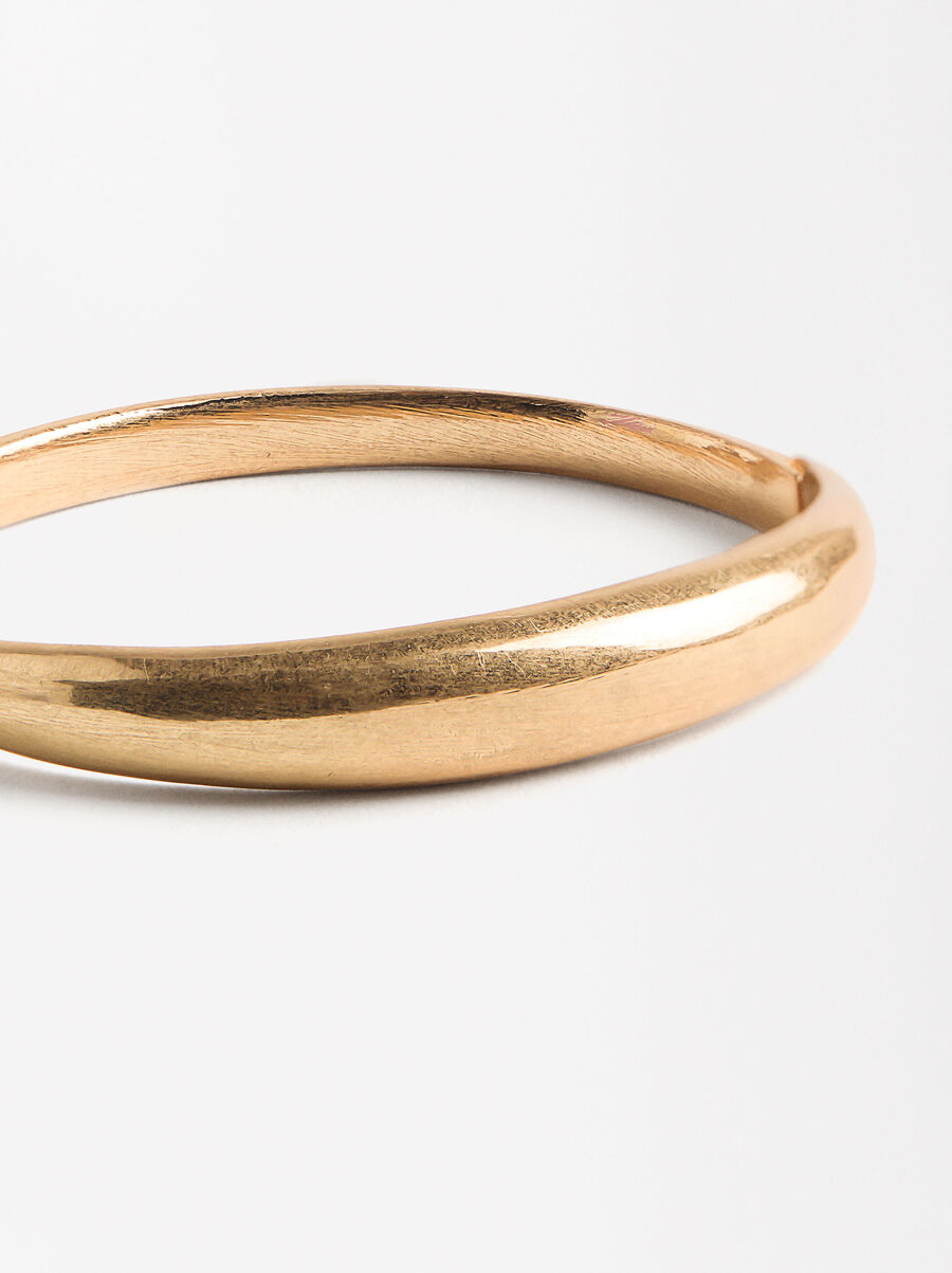 Plain rigid bracelet