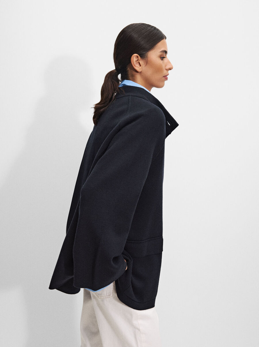 Knitted poncho with buttons